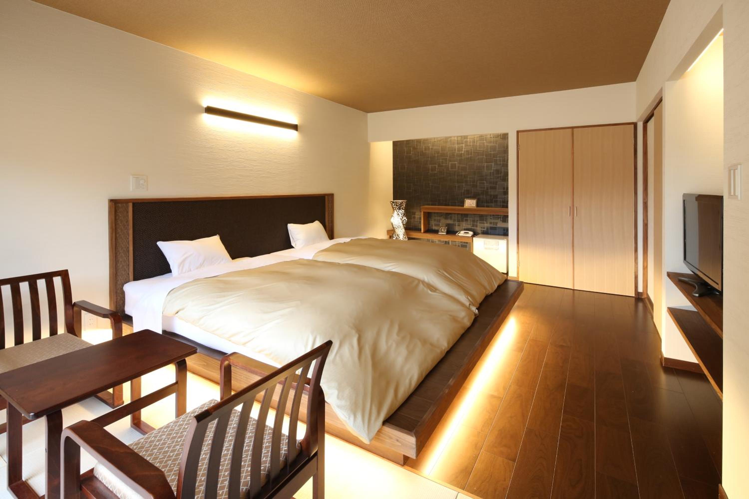 Twin Room with Tatami Area - Photo 1