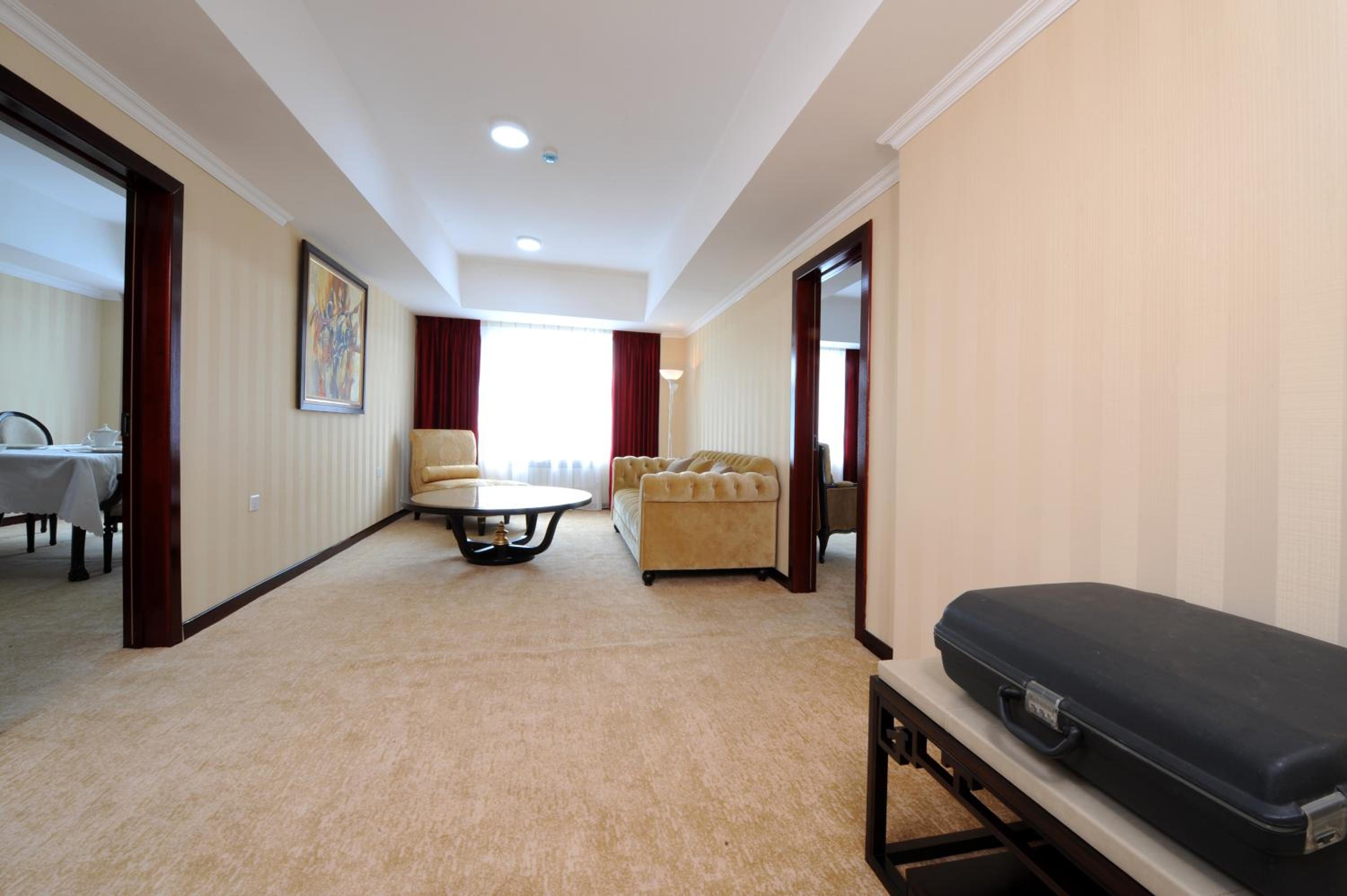 Deluxe Junior Suite photo 3