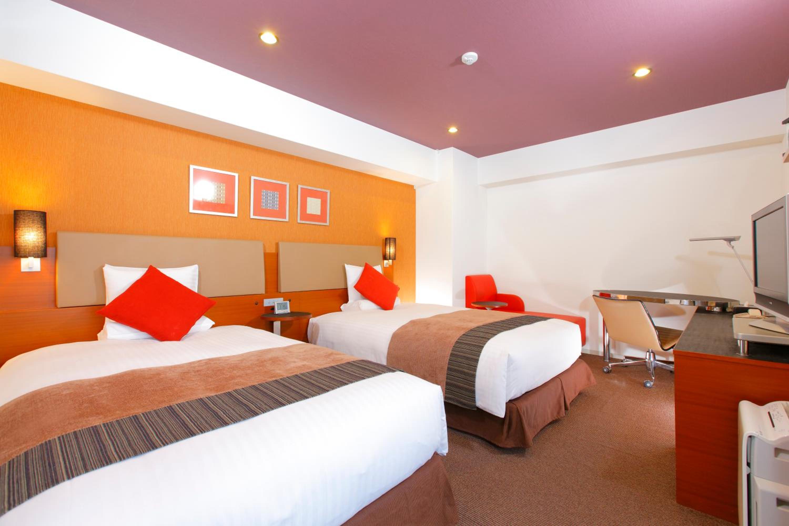 Deluxe Twin Room With Kitchenette And Balcony - Non-Smoking