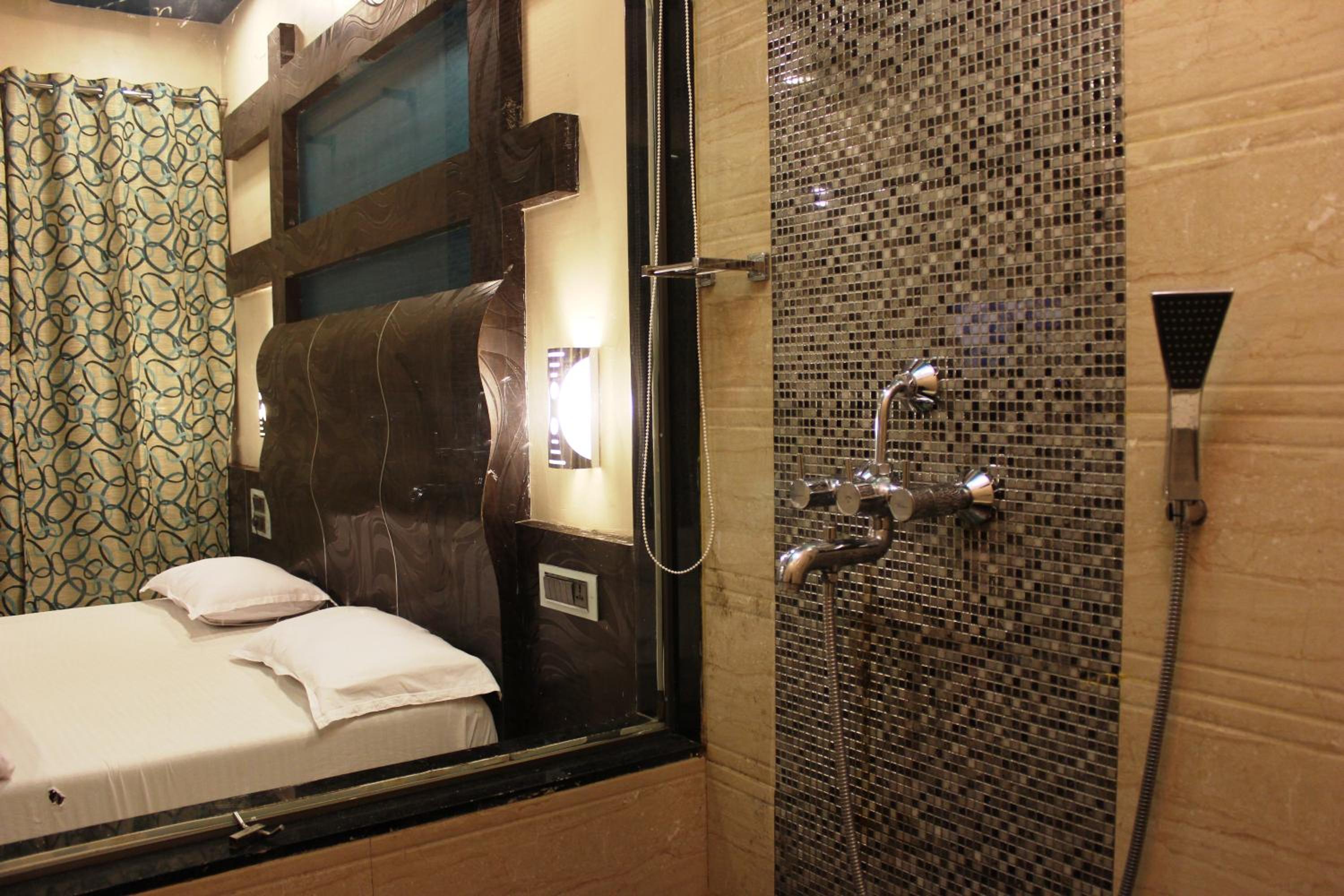 Deluxe Room - Photo 6