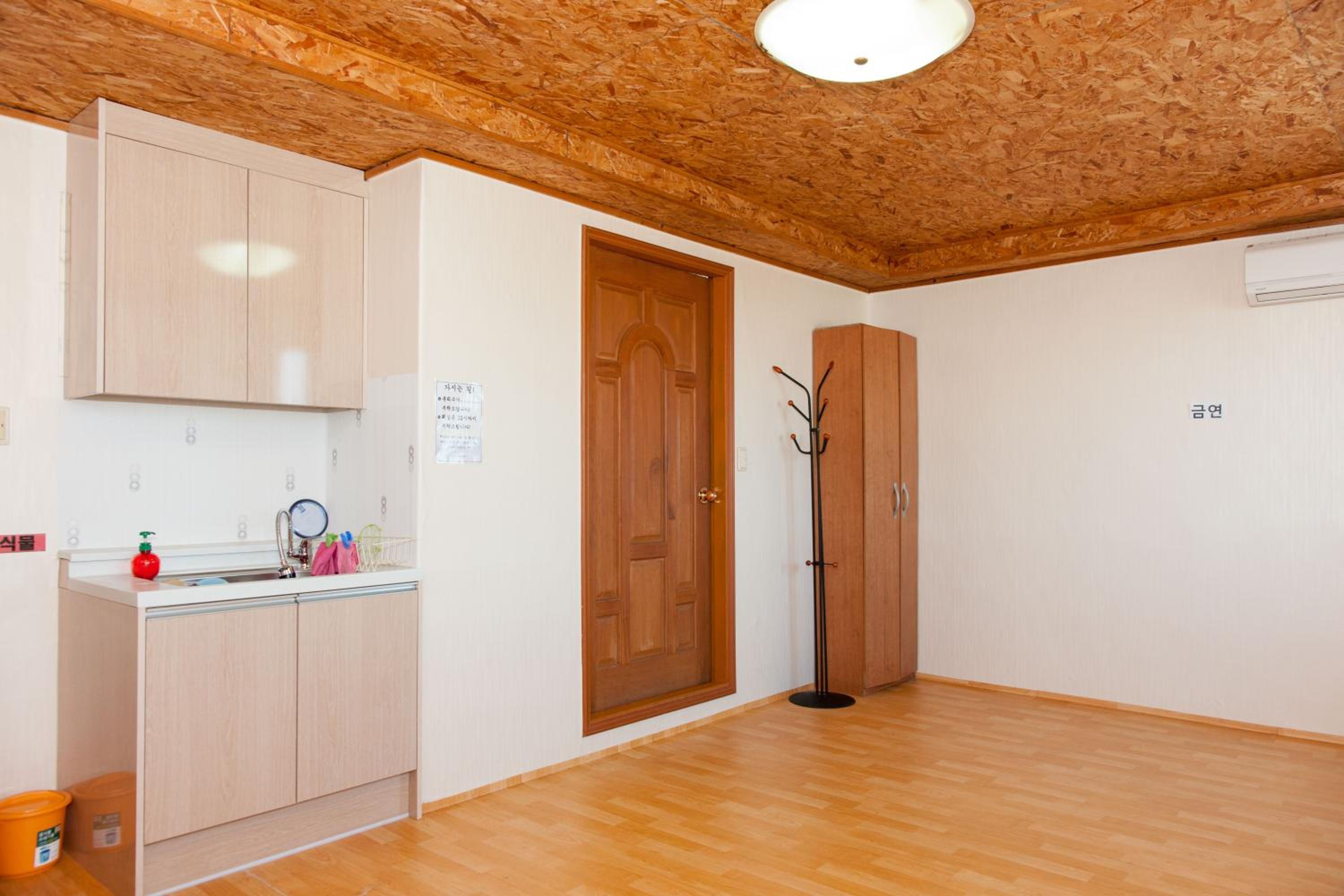 Standard Studio - Photo 2
