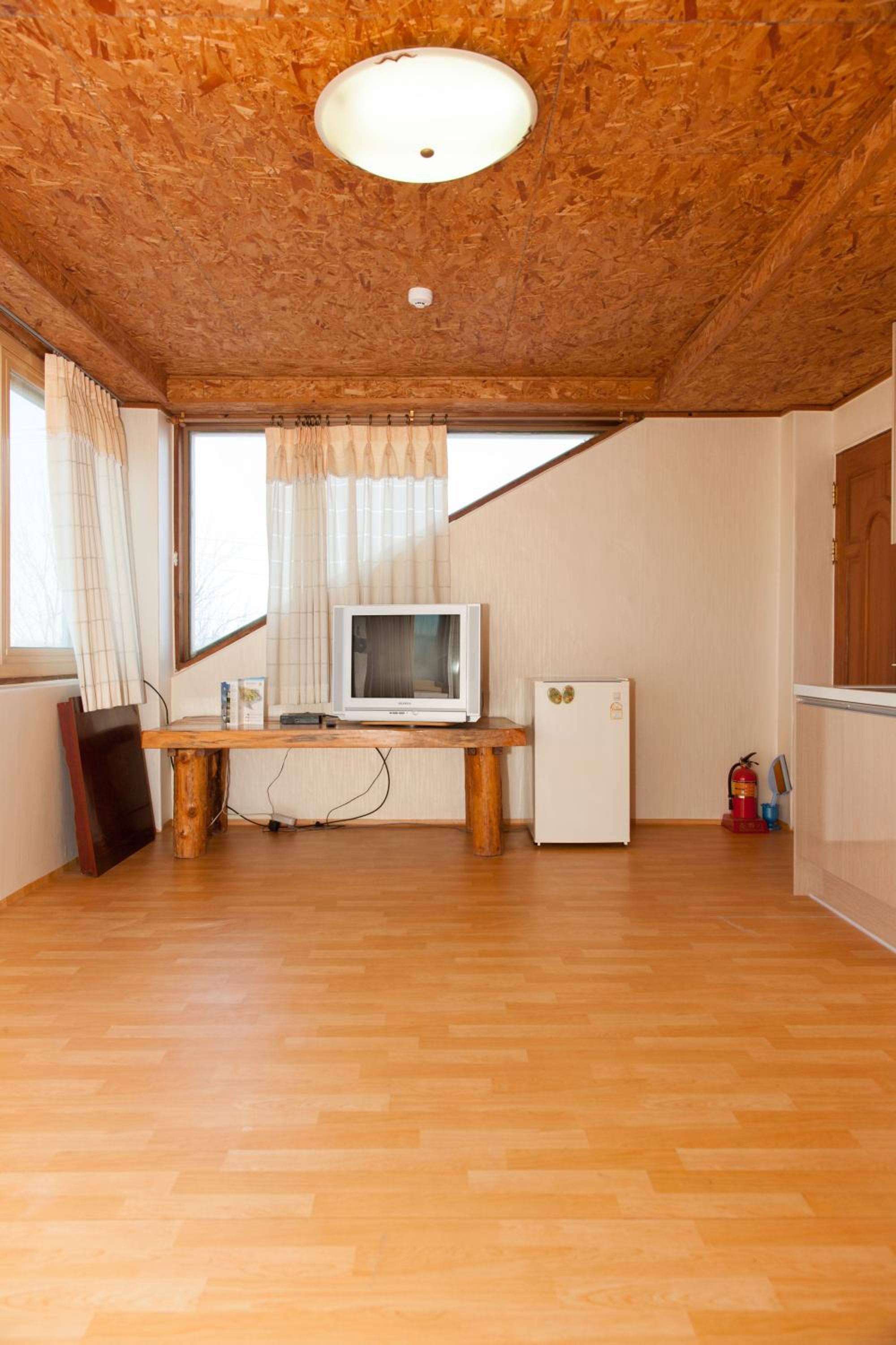 Standard Studio - Photo 4