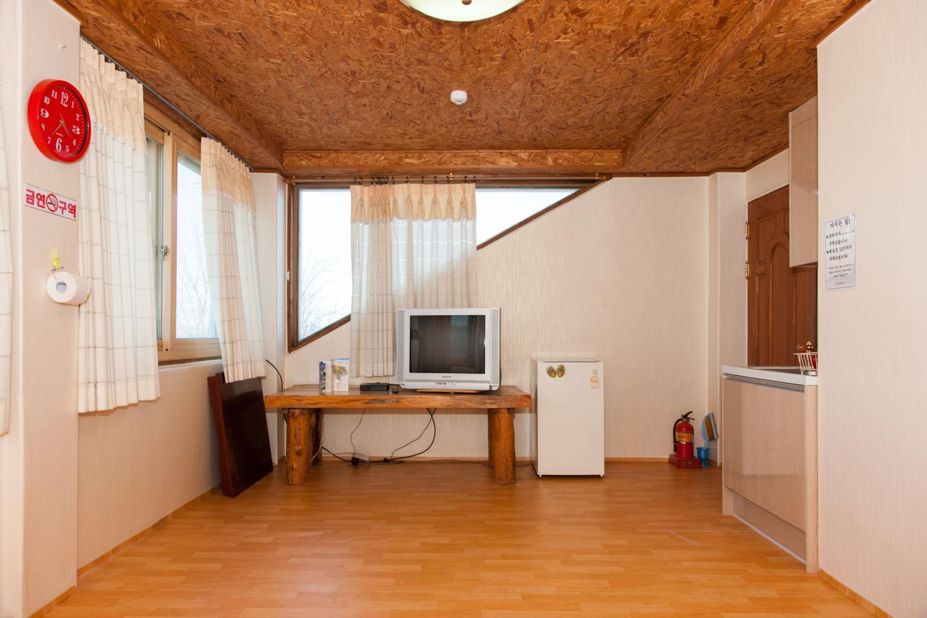 Standard Studio - Photo 5