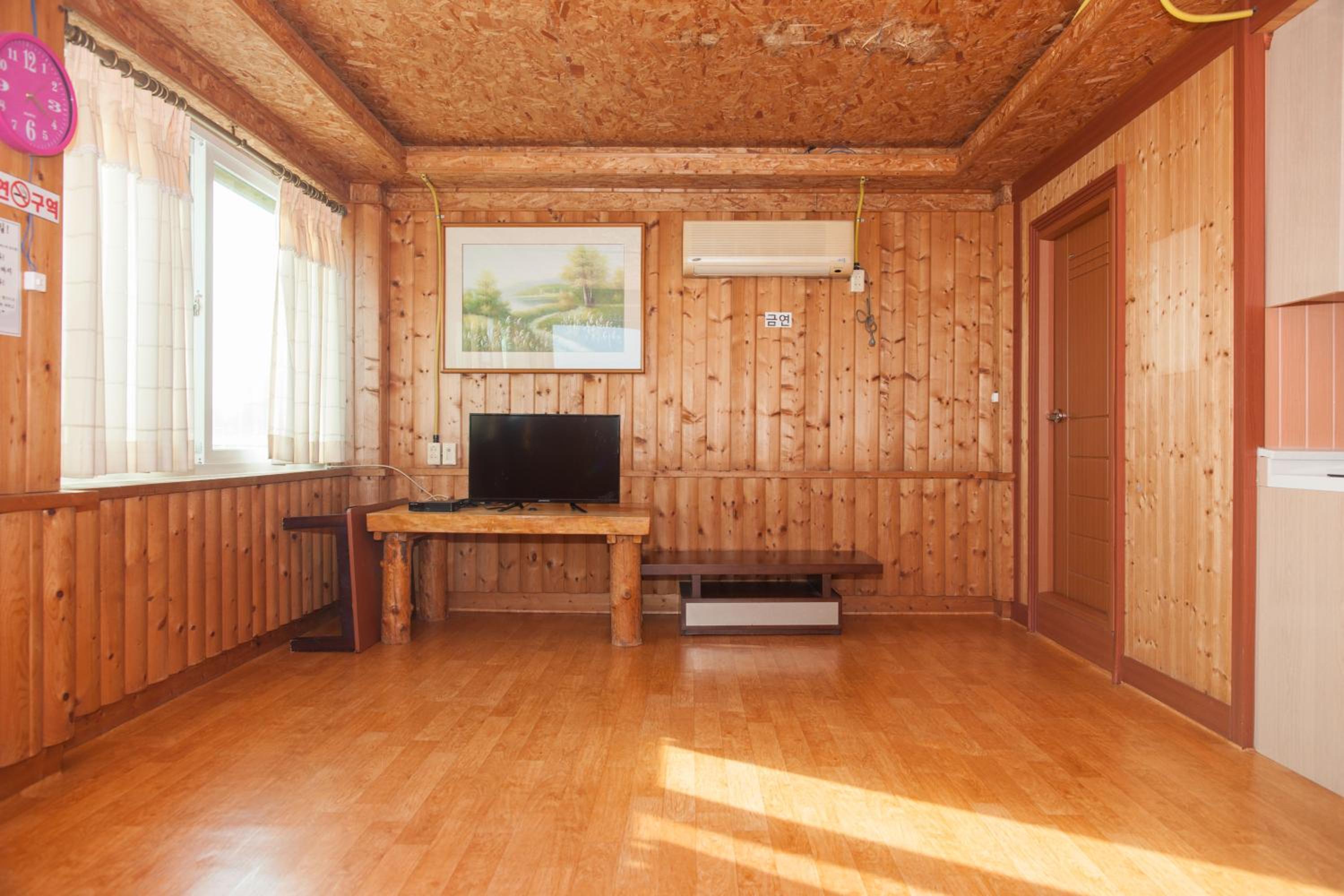 Deluxe Studio - Photo 6