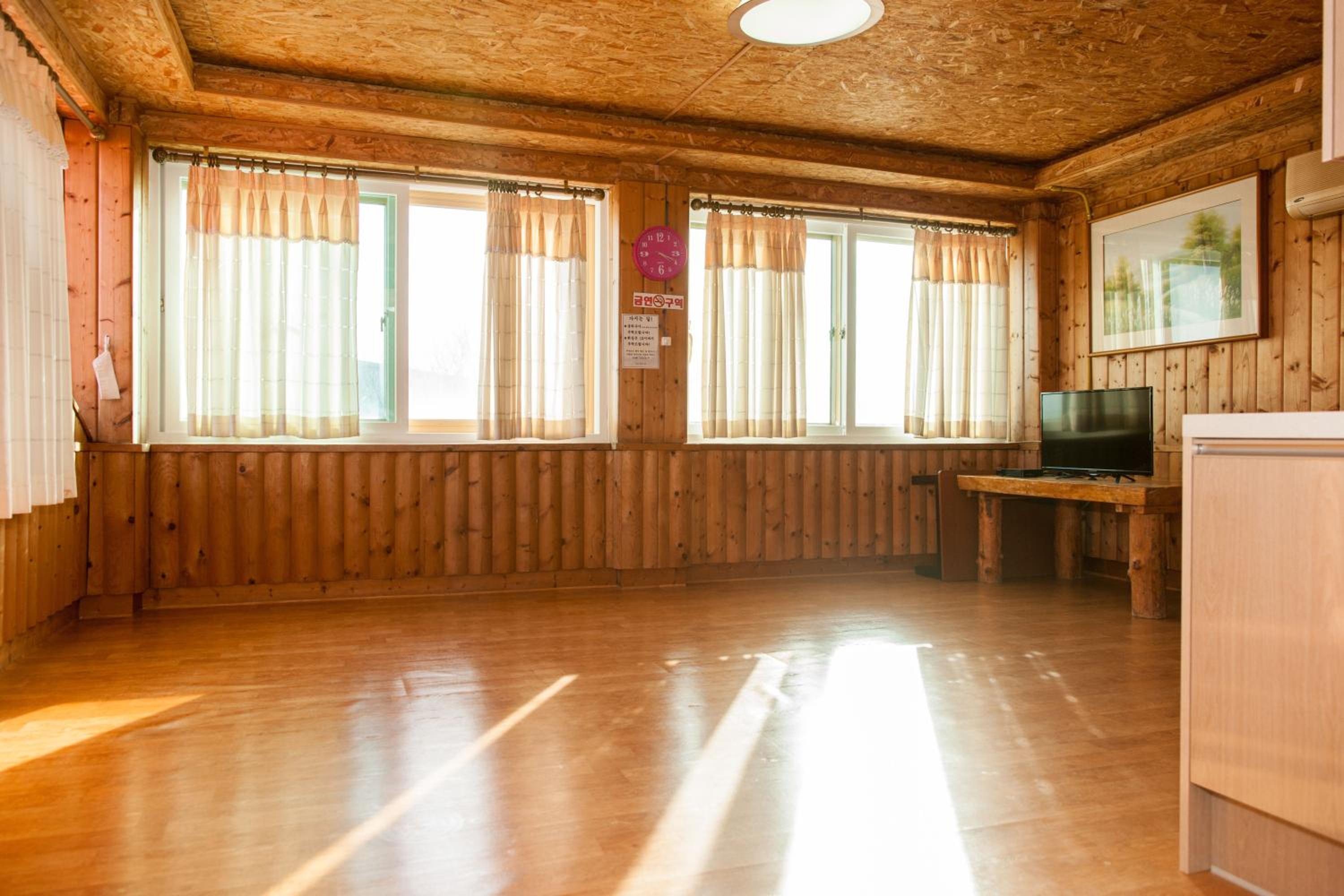 Deluxe Studio - Photo 7