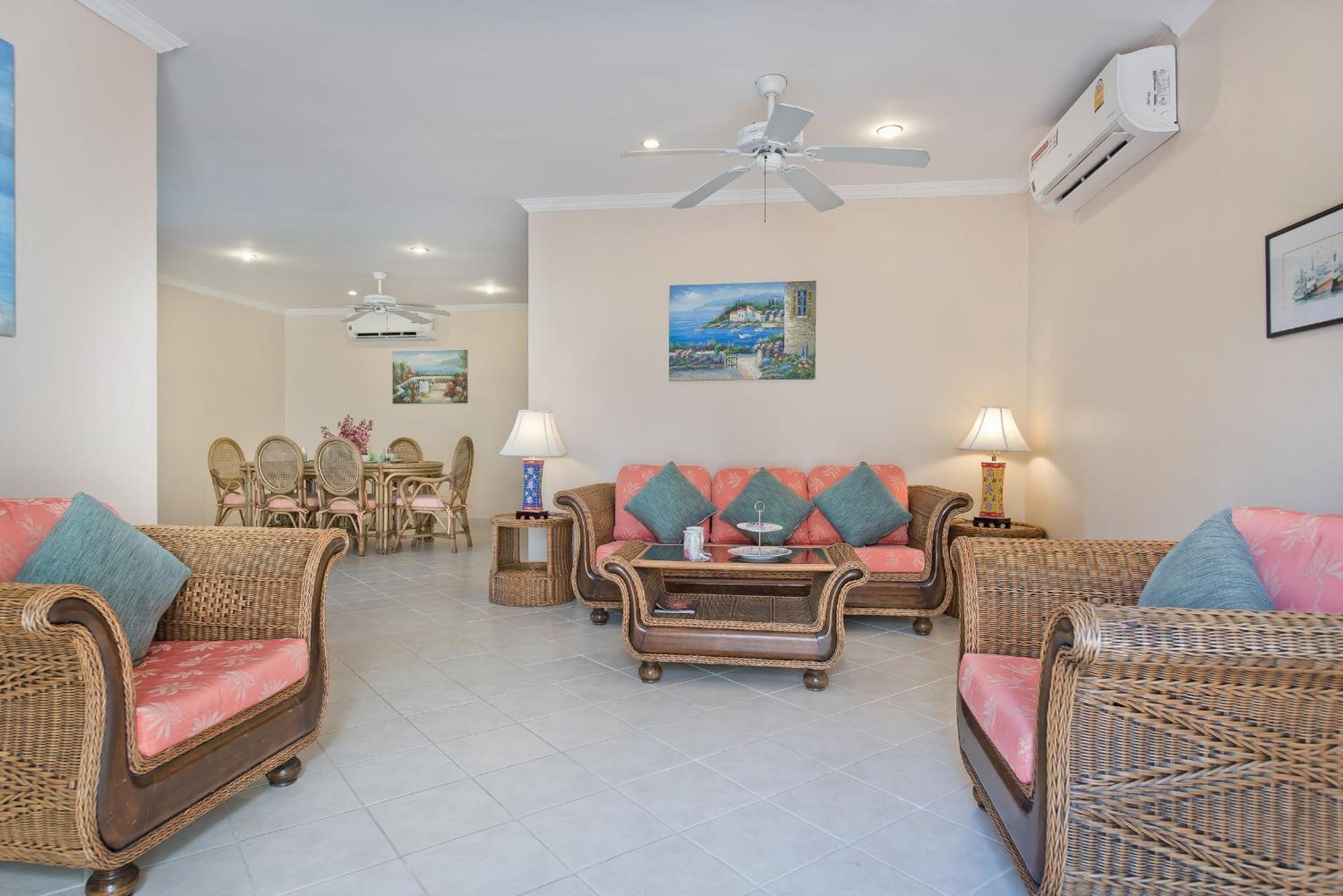 Grand Villa With Spa Bath photo 1