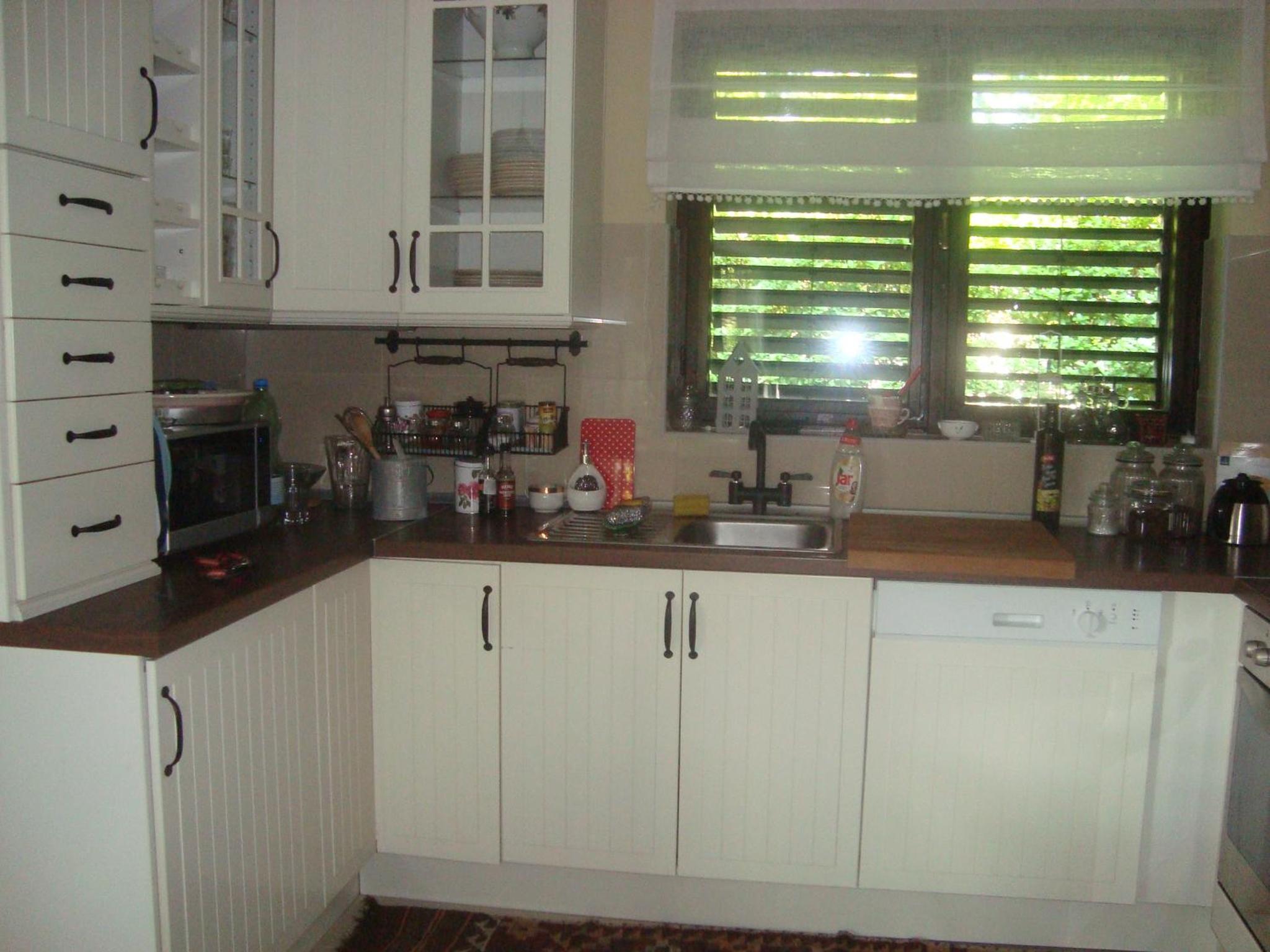 Three-Bedroom House photo 3