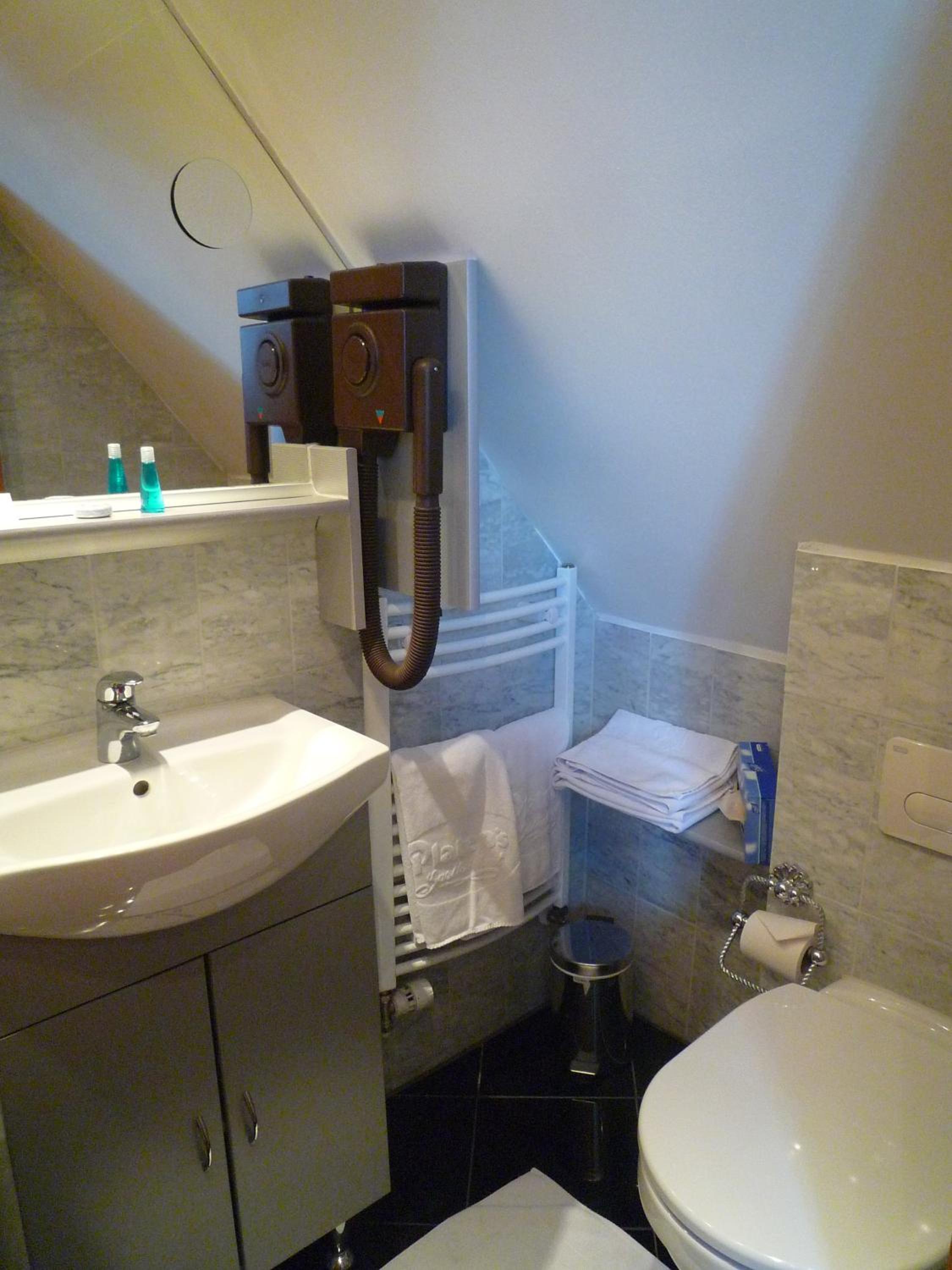 Economy Double Room - Photo 21