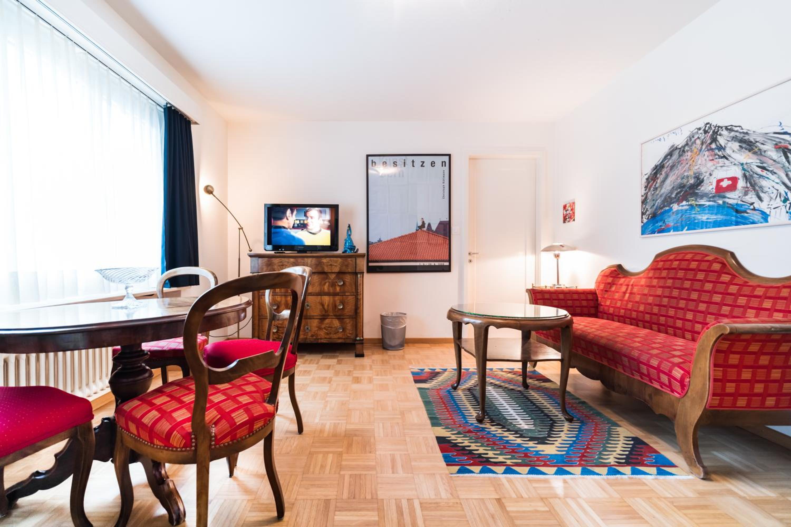 One-Bedroom Apartment photo 1