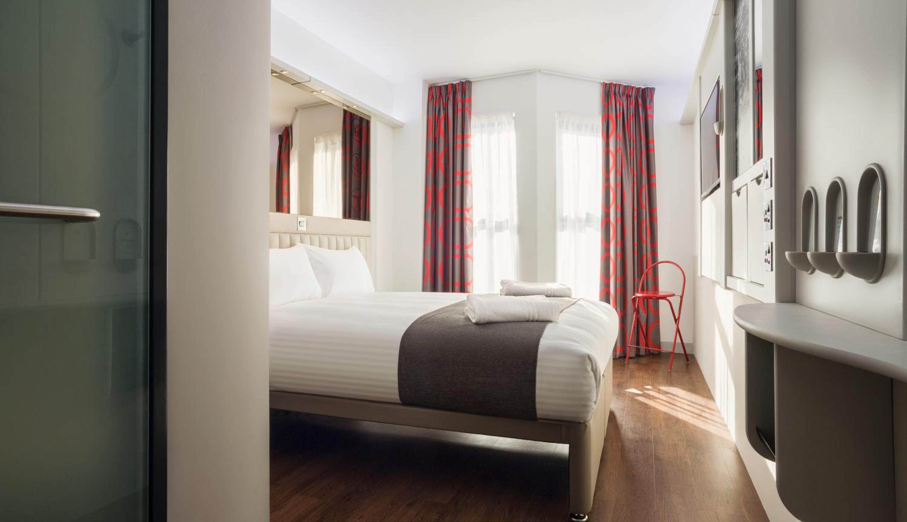 Classic Double Room with Window photo 3
