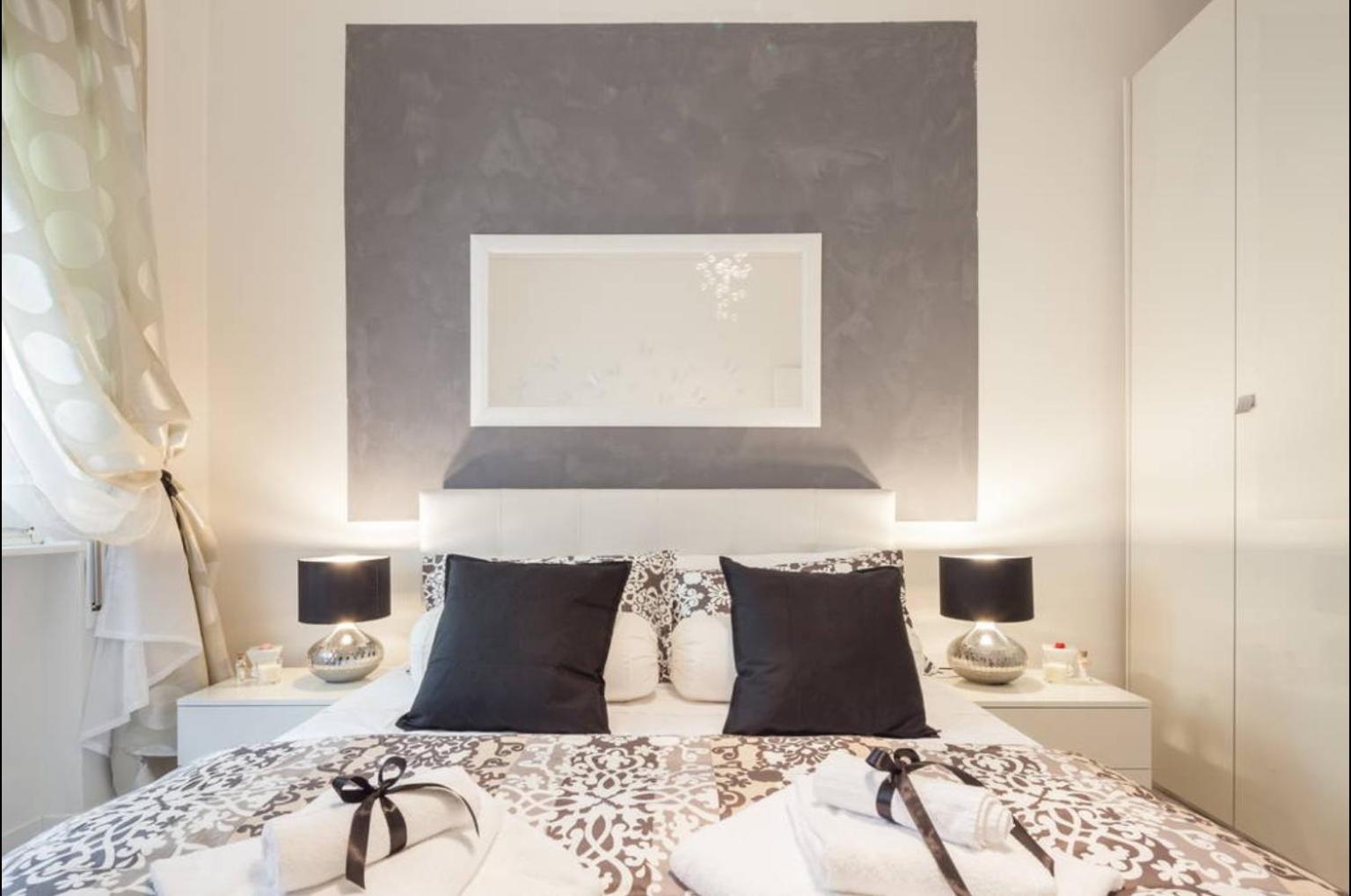 One-Bedroom Apartment with Balcony - Corso Porta Nuova 20