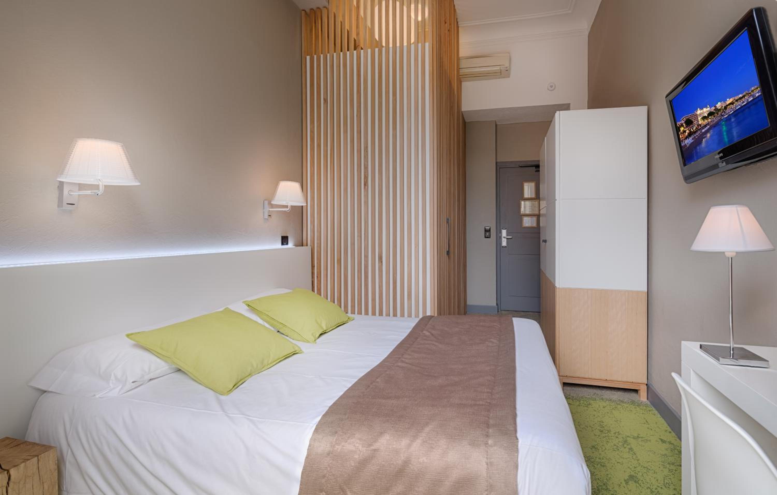 Standard Double Room - Photo 6