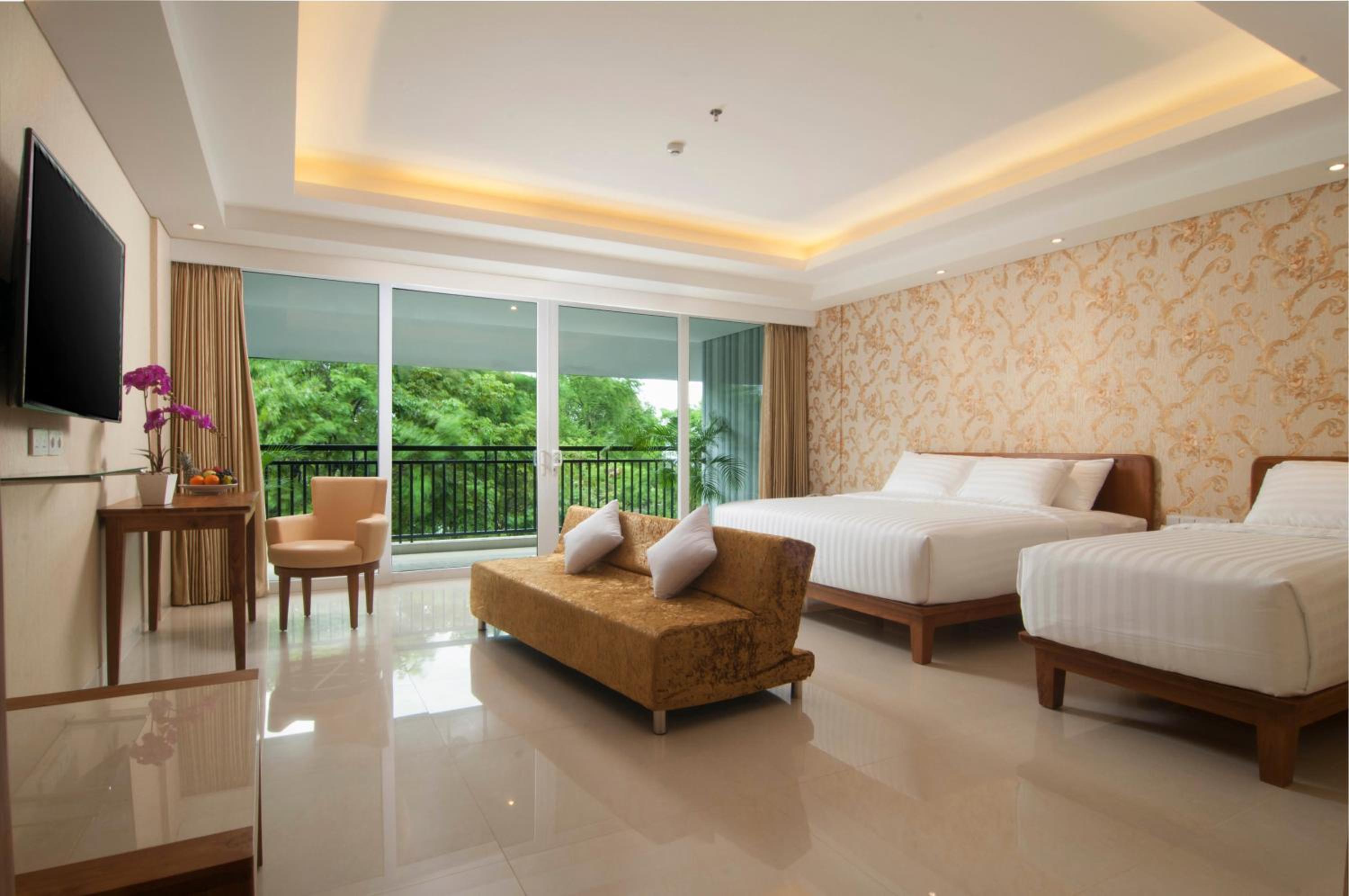 Family Room with with Breakfast Included
