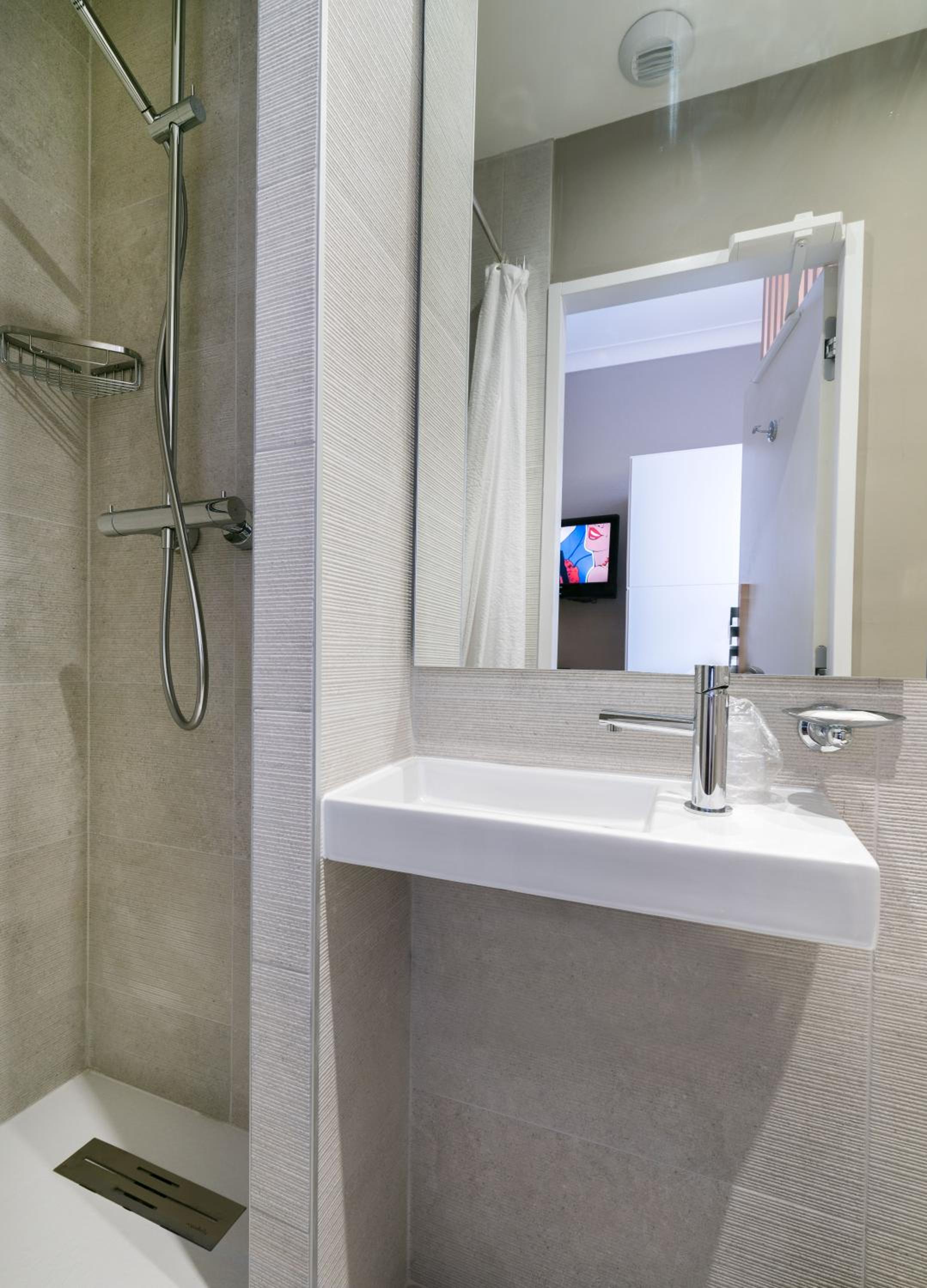 Double or Twin Superior Room - Photo 9
