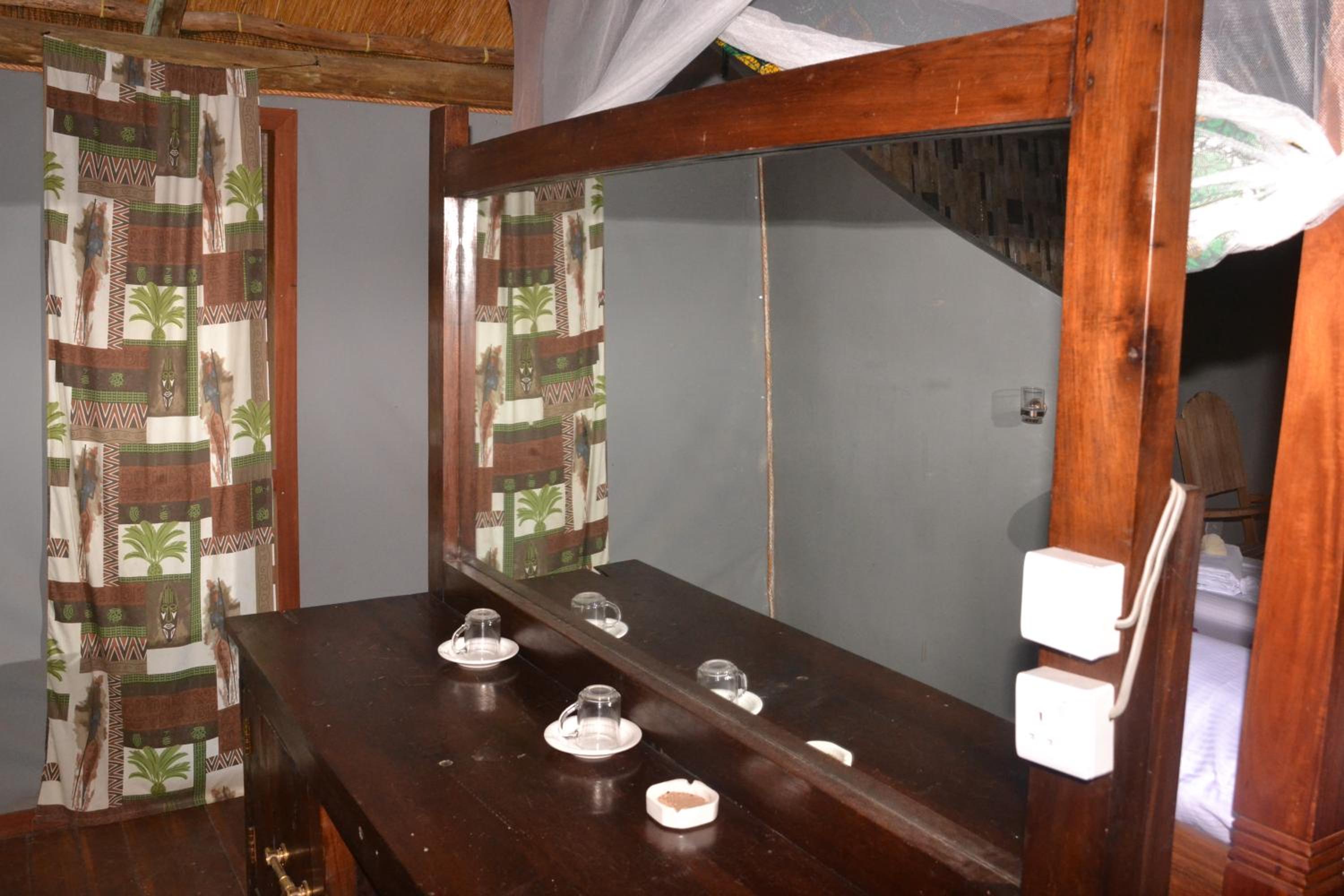 Family Room with Garden View - Photo 2