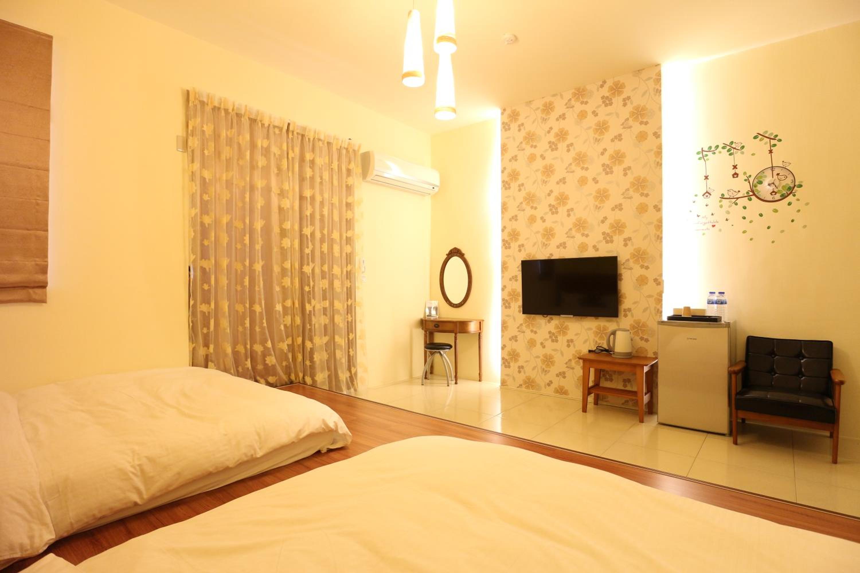 Quadruple Room with Balcony photo 3