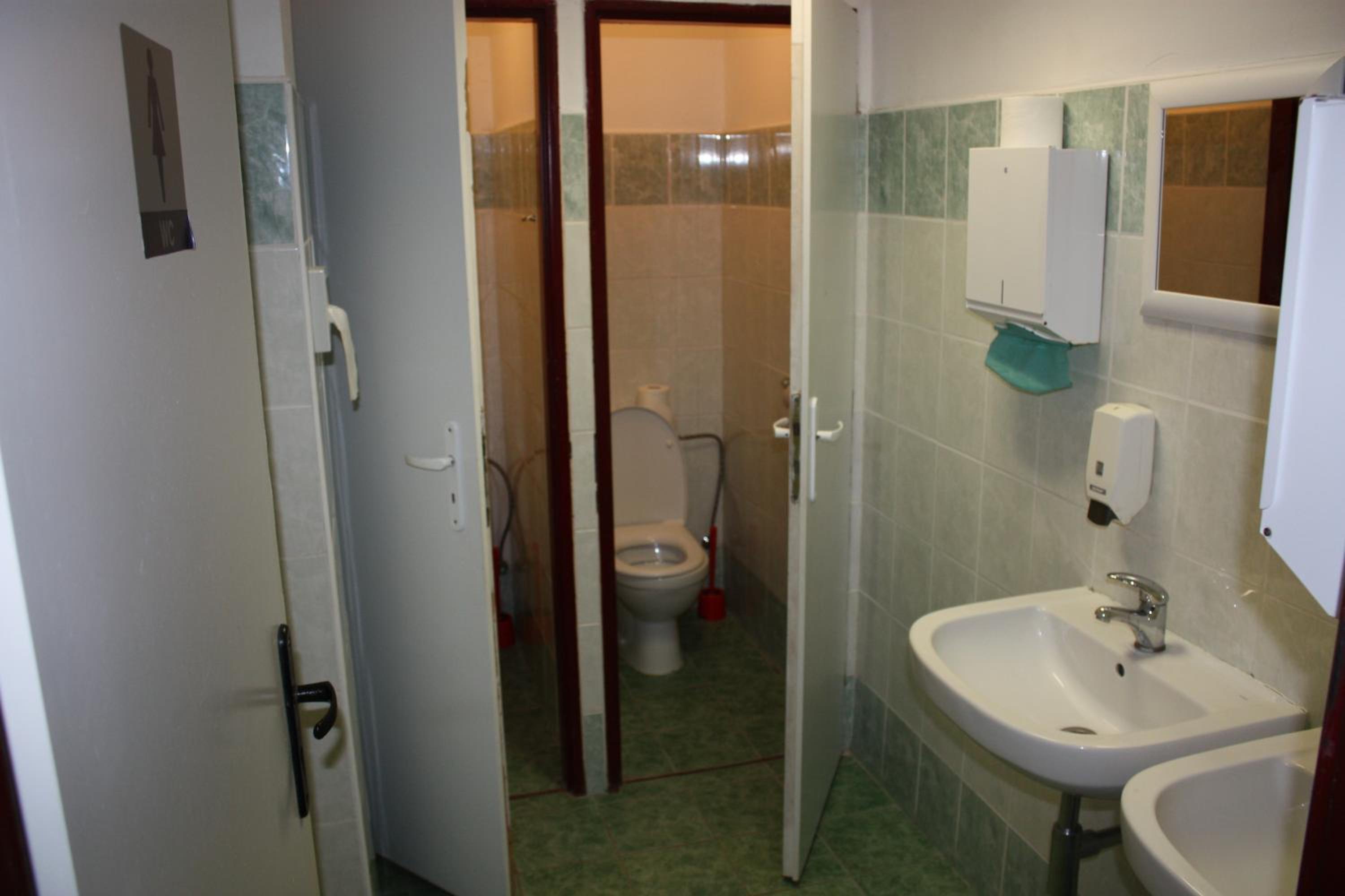 Quintuple Room with Shared Bathroom photo 2
