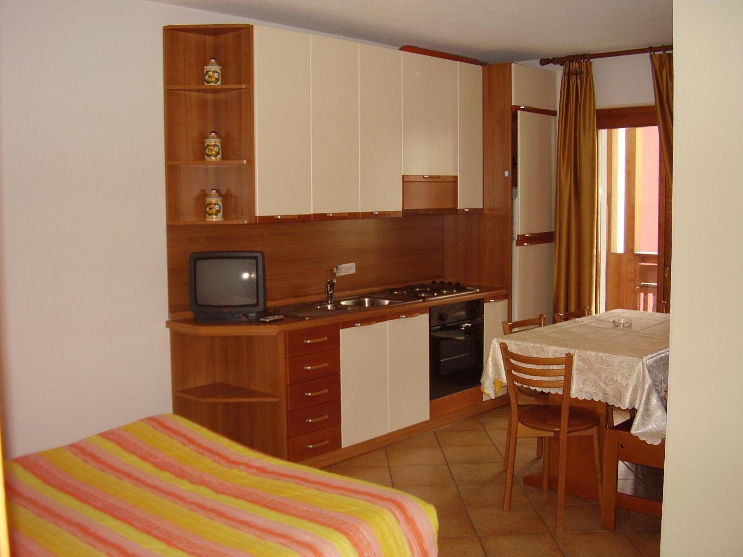 One-Bedroom Apartment (5 Adults)