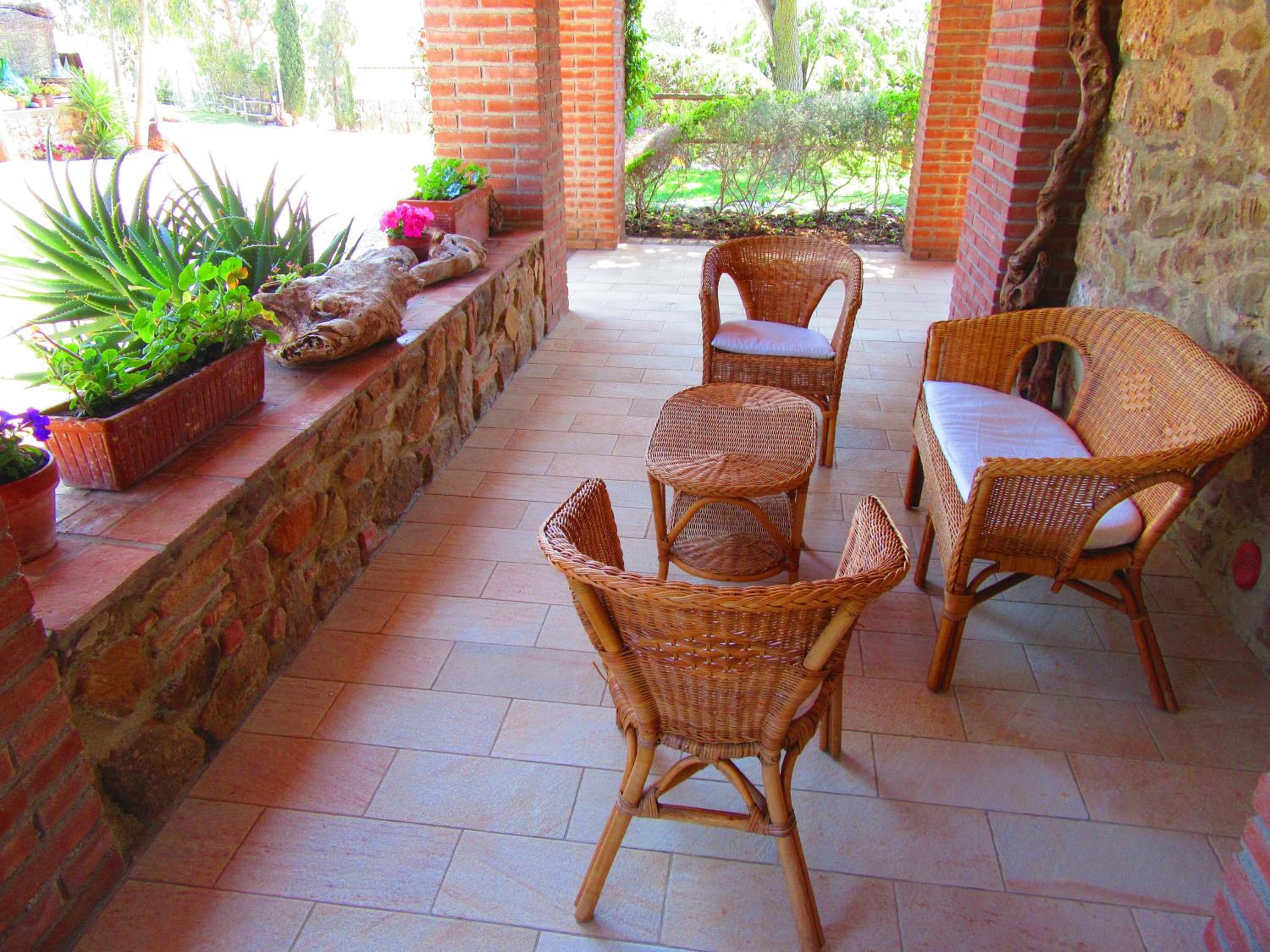 Deluxe One-Bedroom Apartment with Garden View photo 3