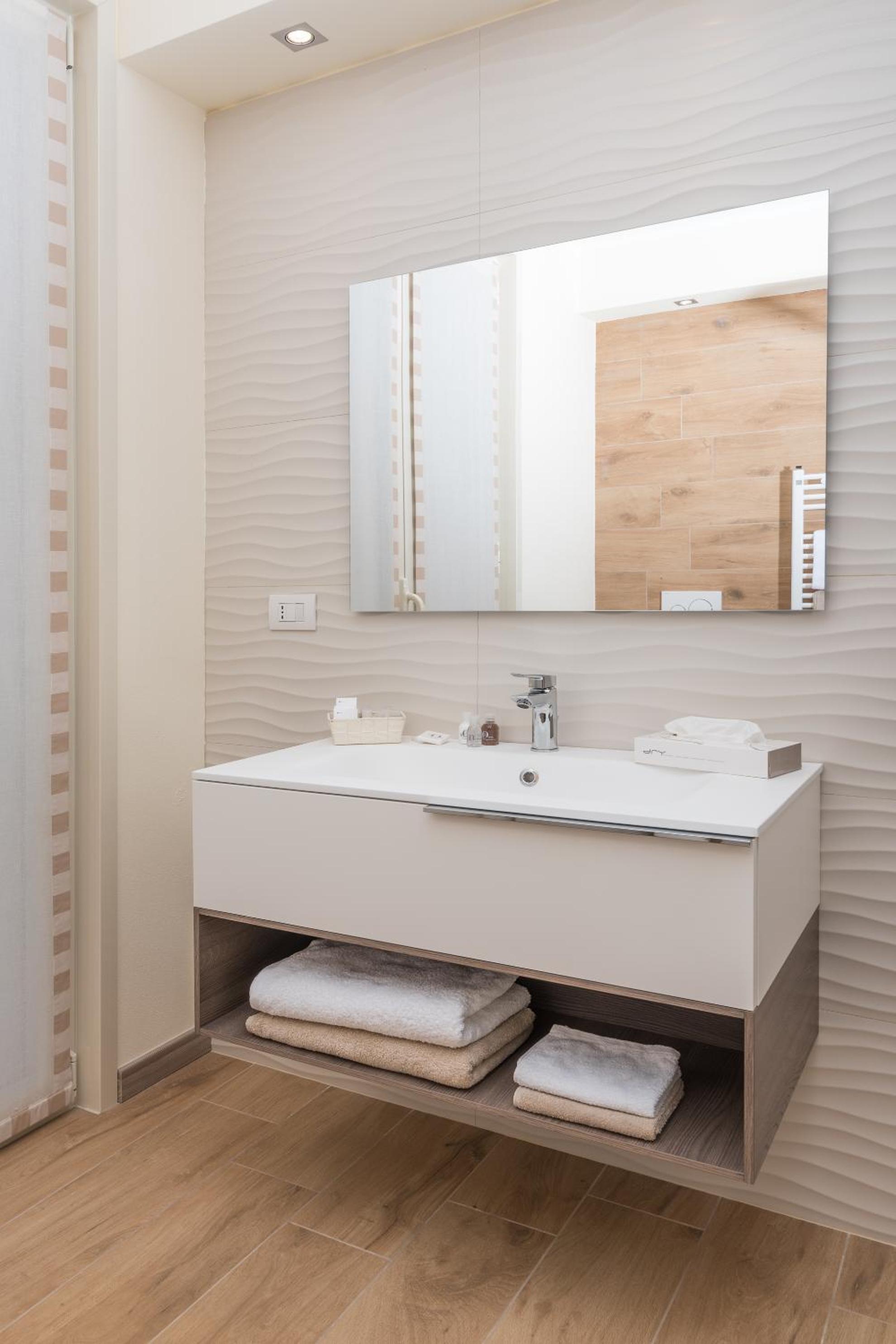 Twin Room with Private External Bathroom - Photo 2