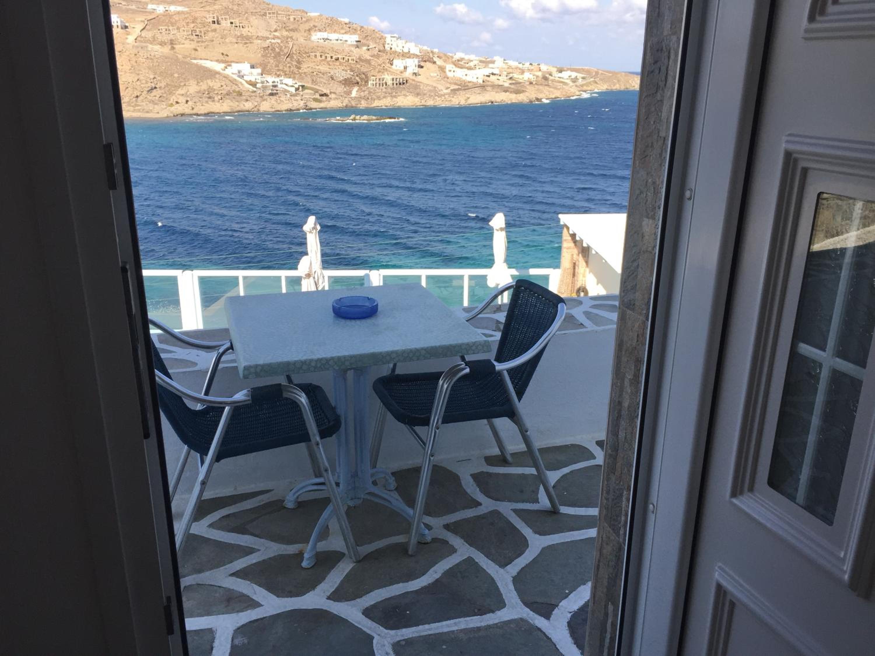 Budget Twin Room with Sea View - Photo 4
