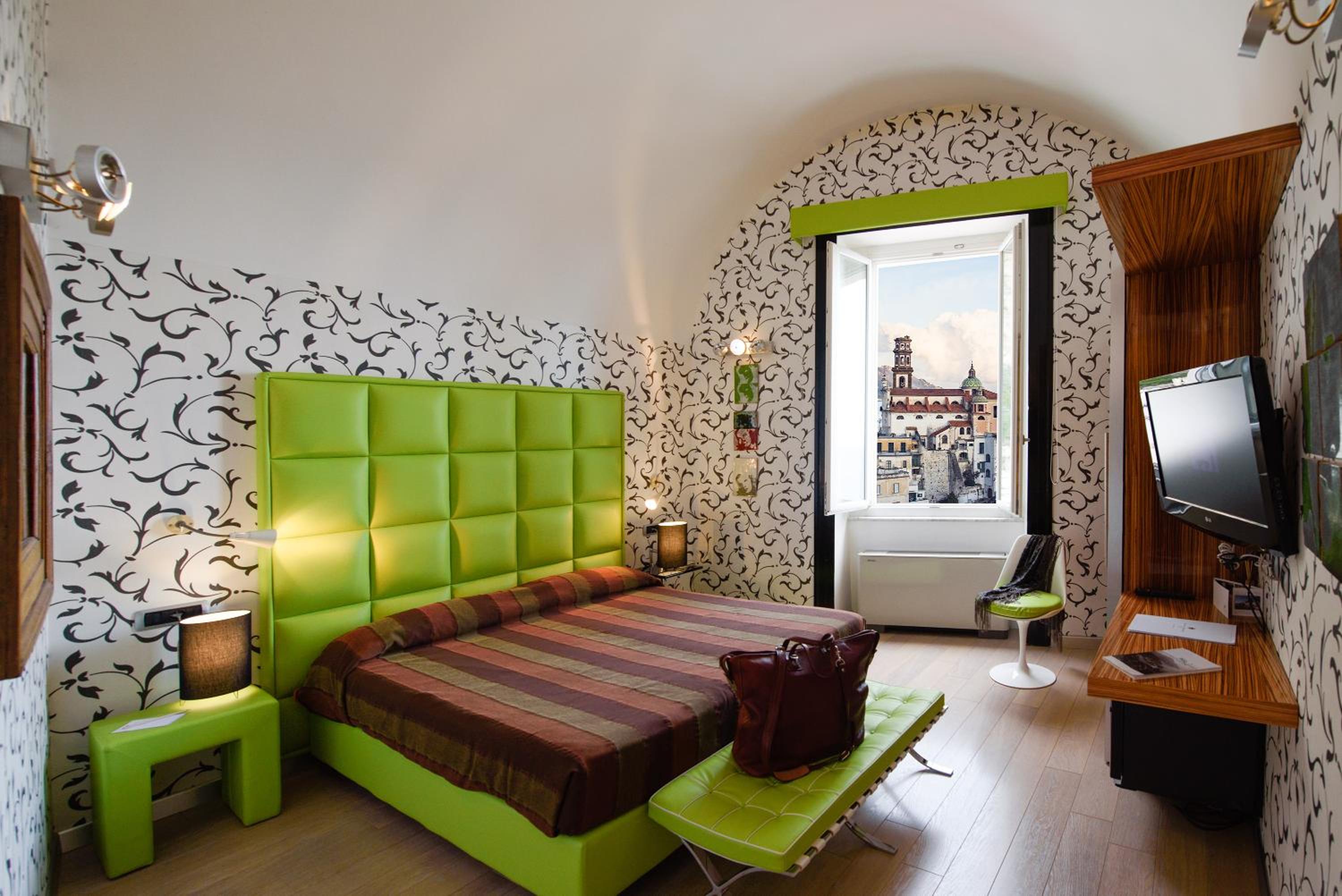 Classic Double Room with Partial Sea View - Photo 1