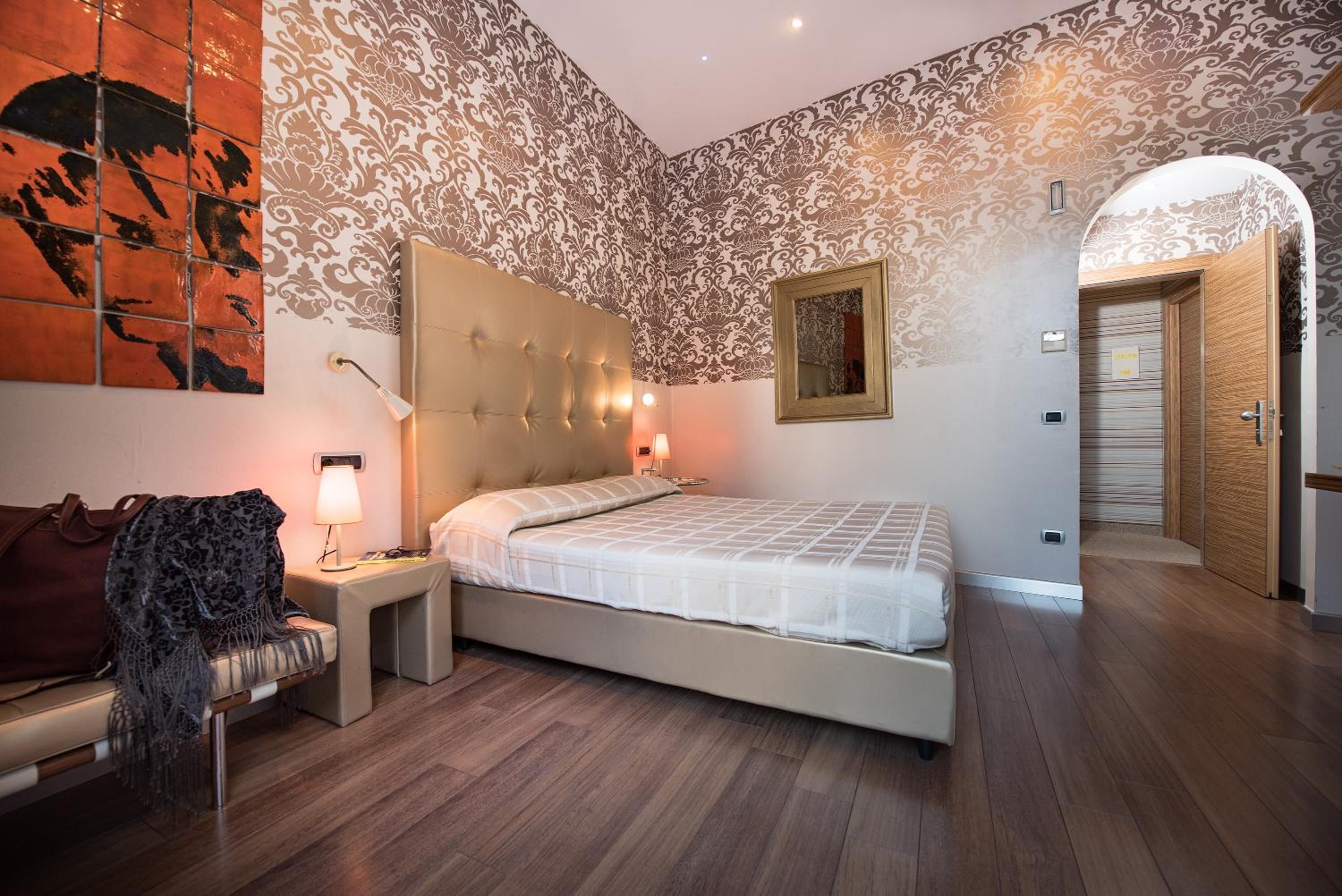 Classic Double Room with Partial Sea View - Photo 12