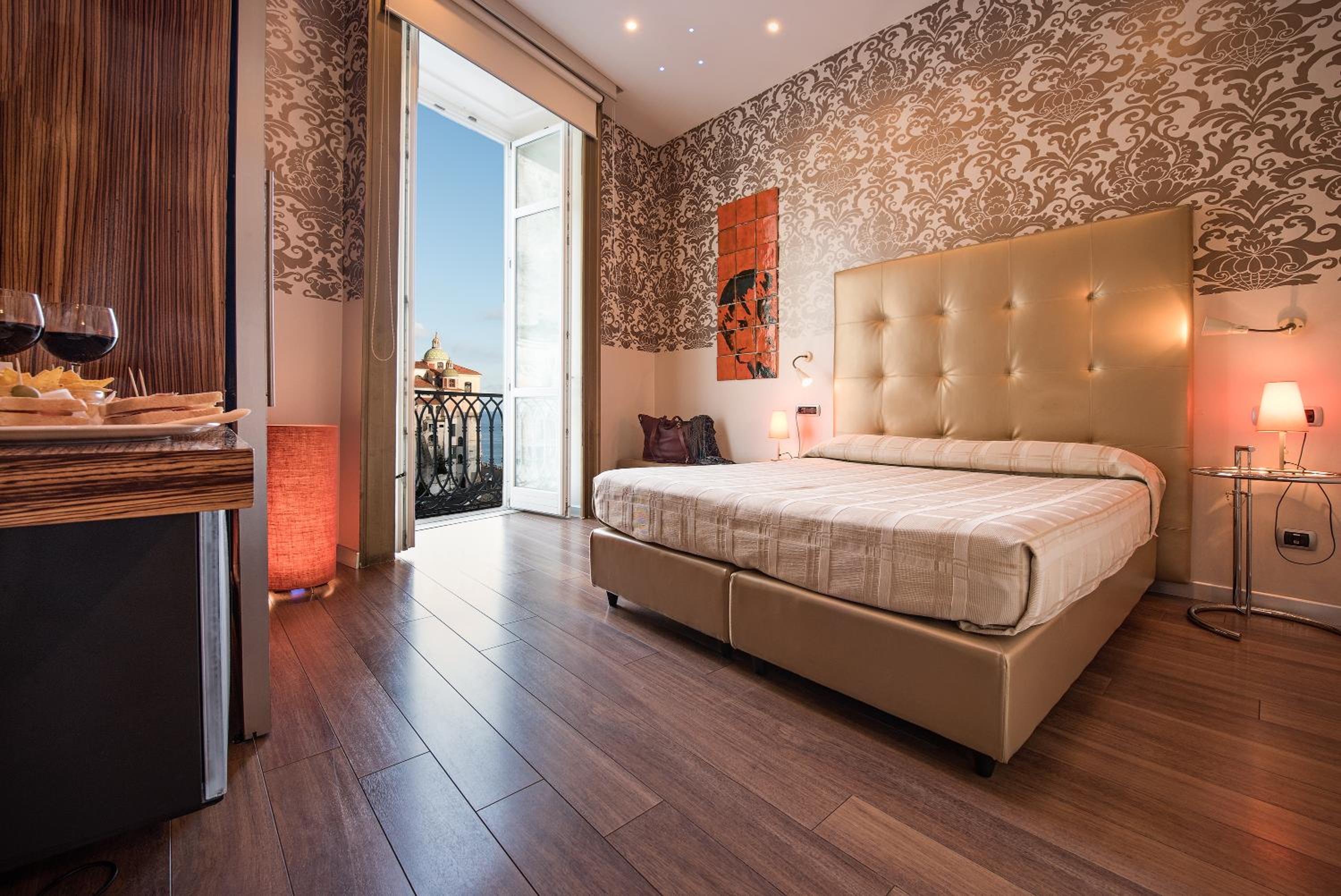 Classic Double Room with Partial Sea View - Photo 13