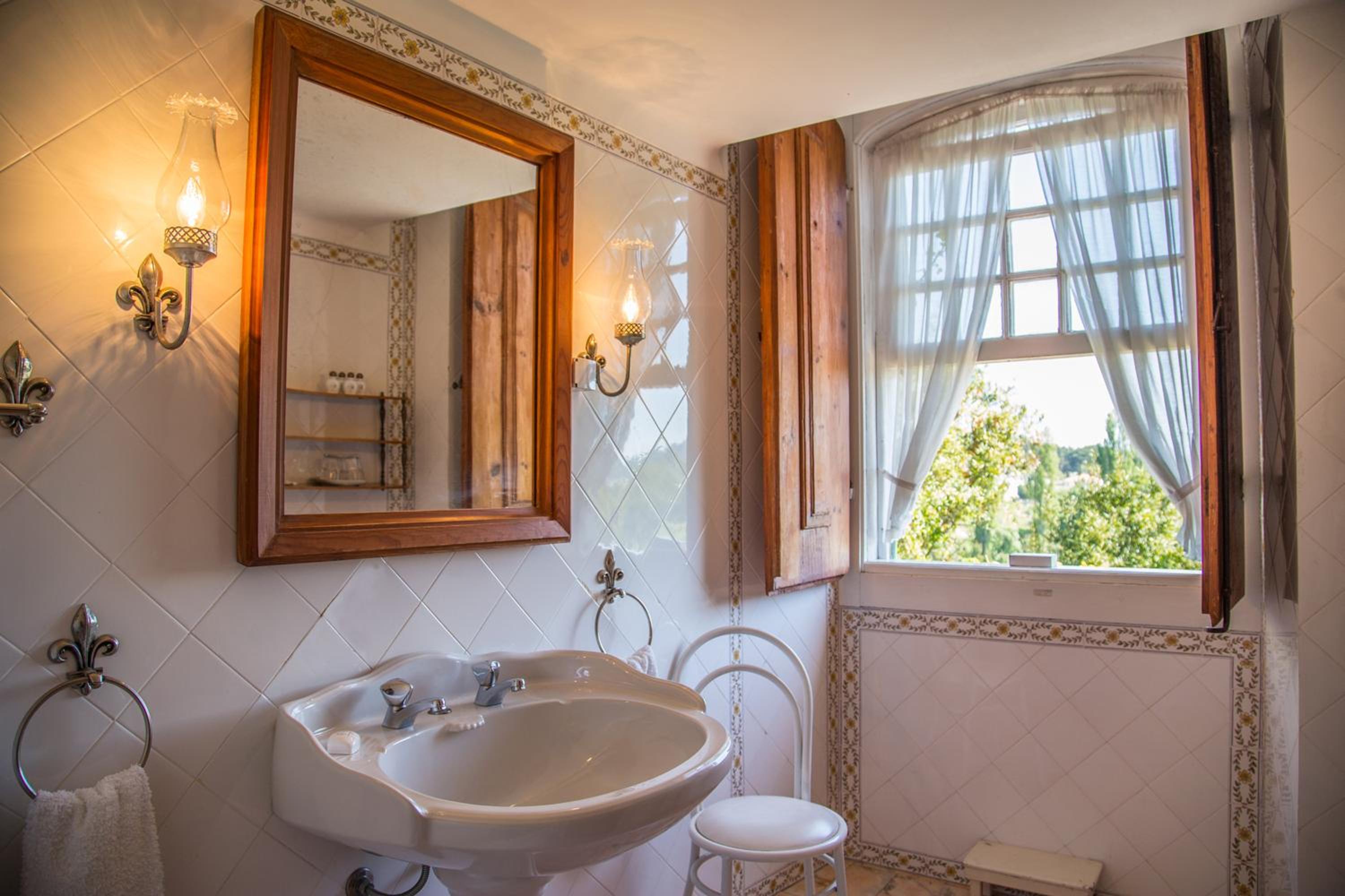 Deluxe Double or Twin Room - Photo 6