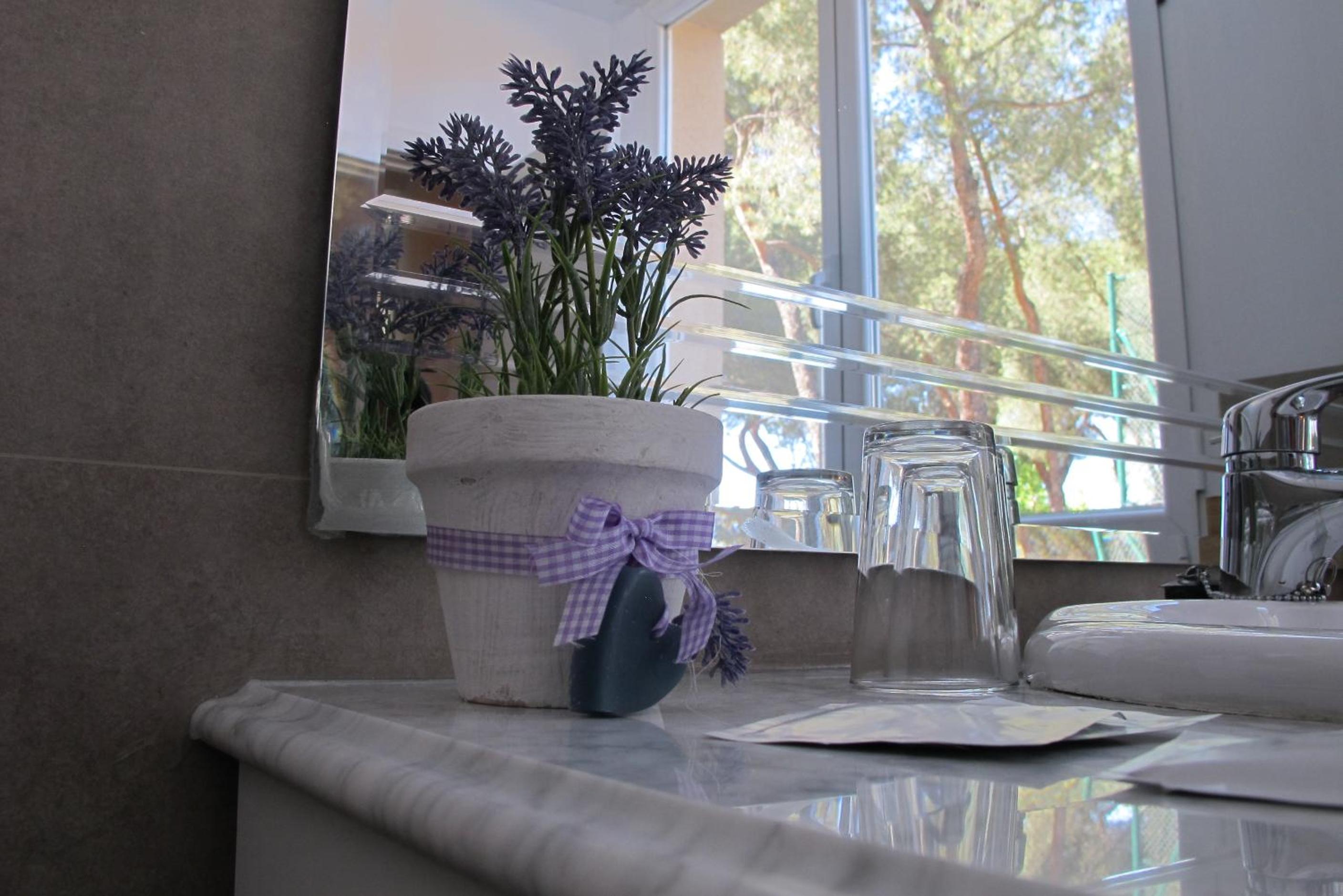 Double Room - Photo 22