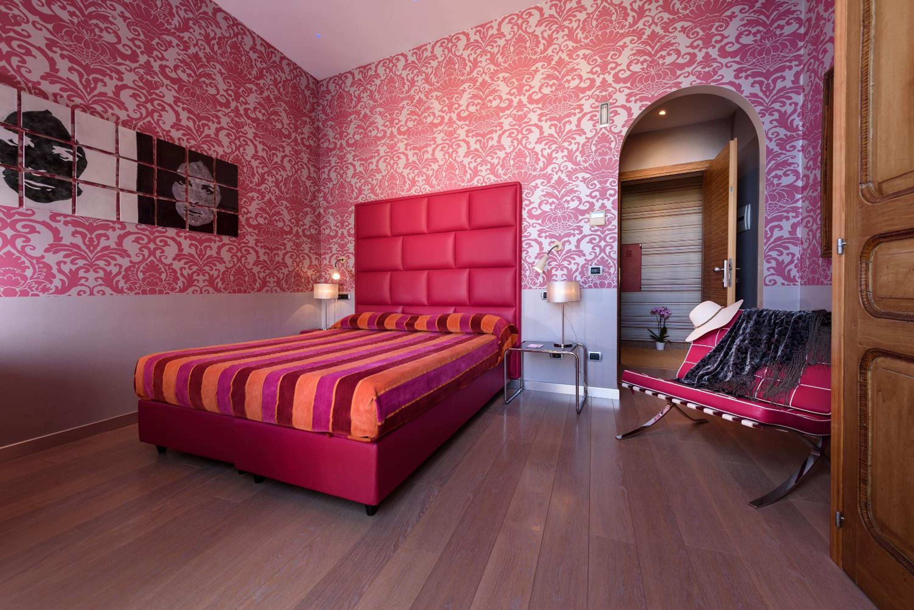 Classic Double Room with Partial Sea View - Photo 11