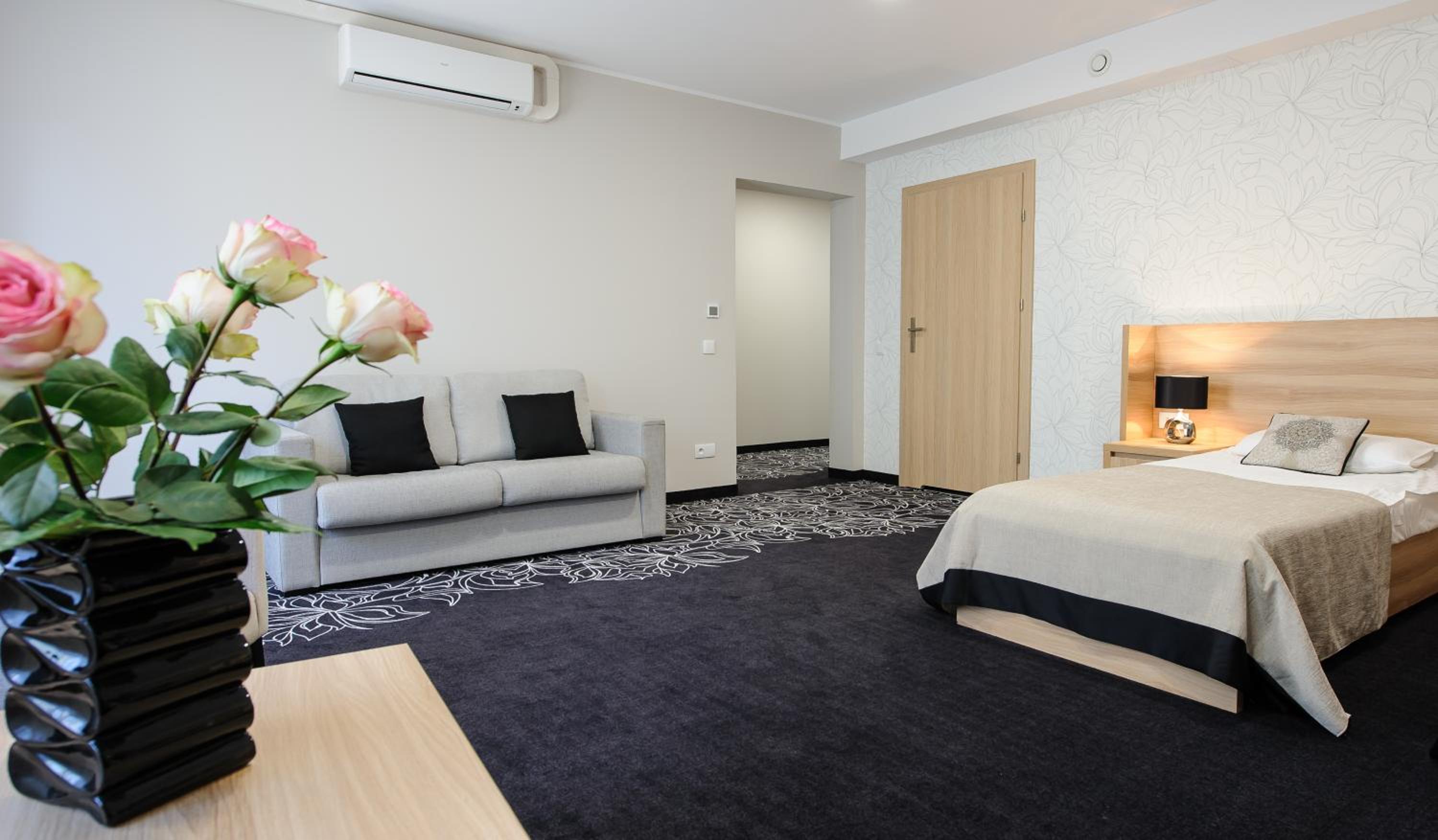 Deluxe Family Room - Photo 2