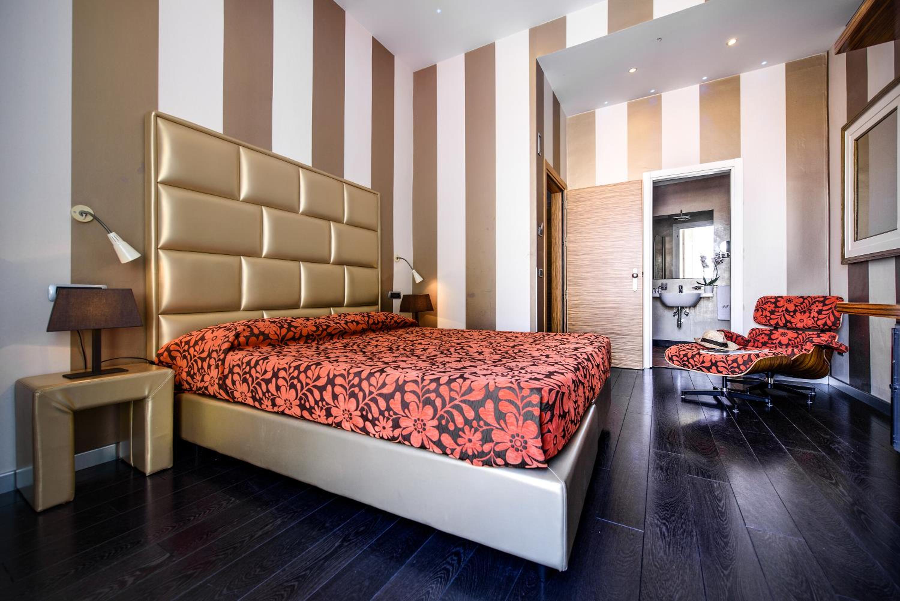 Classic Double Room with Partial Sea View and Spa Bath - Photo 20