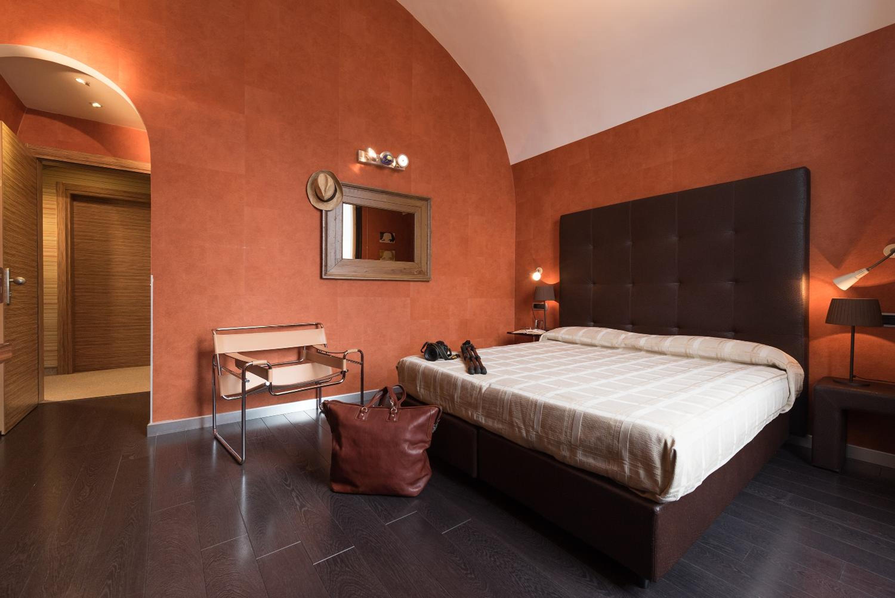 Classic Double Room with Partial Sea View - Photo 6