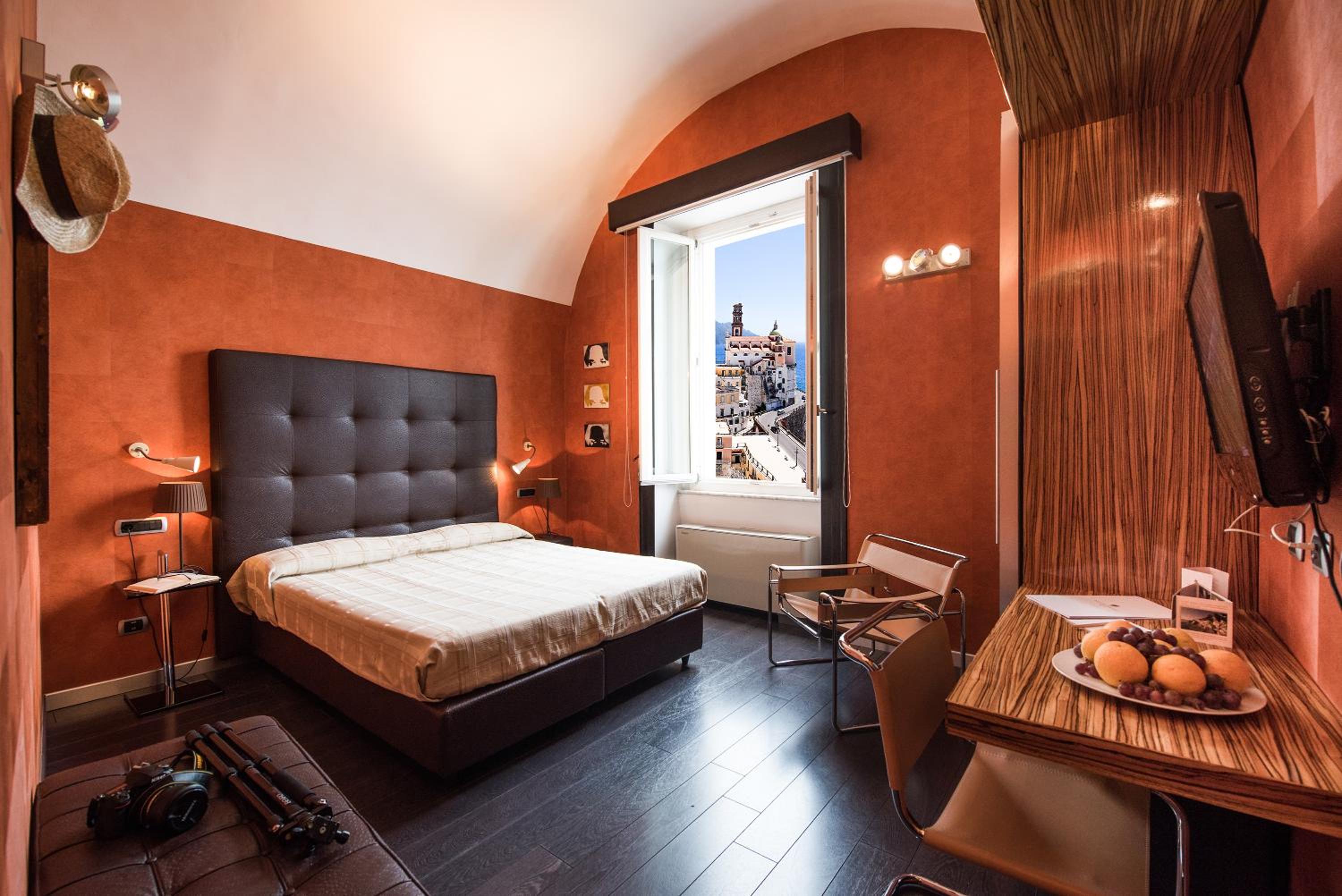 Classic Double Room with Partial Sea View - Photo 9