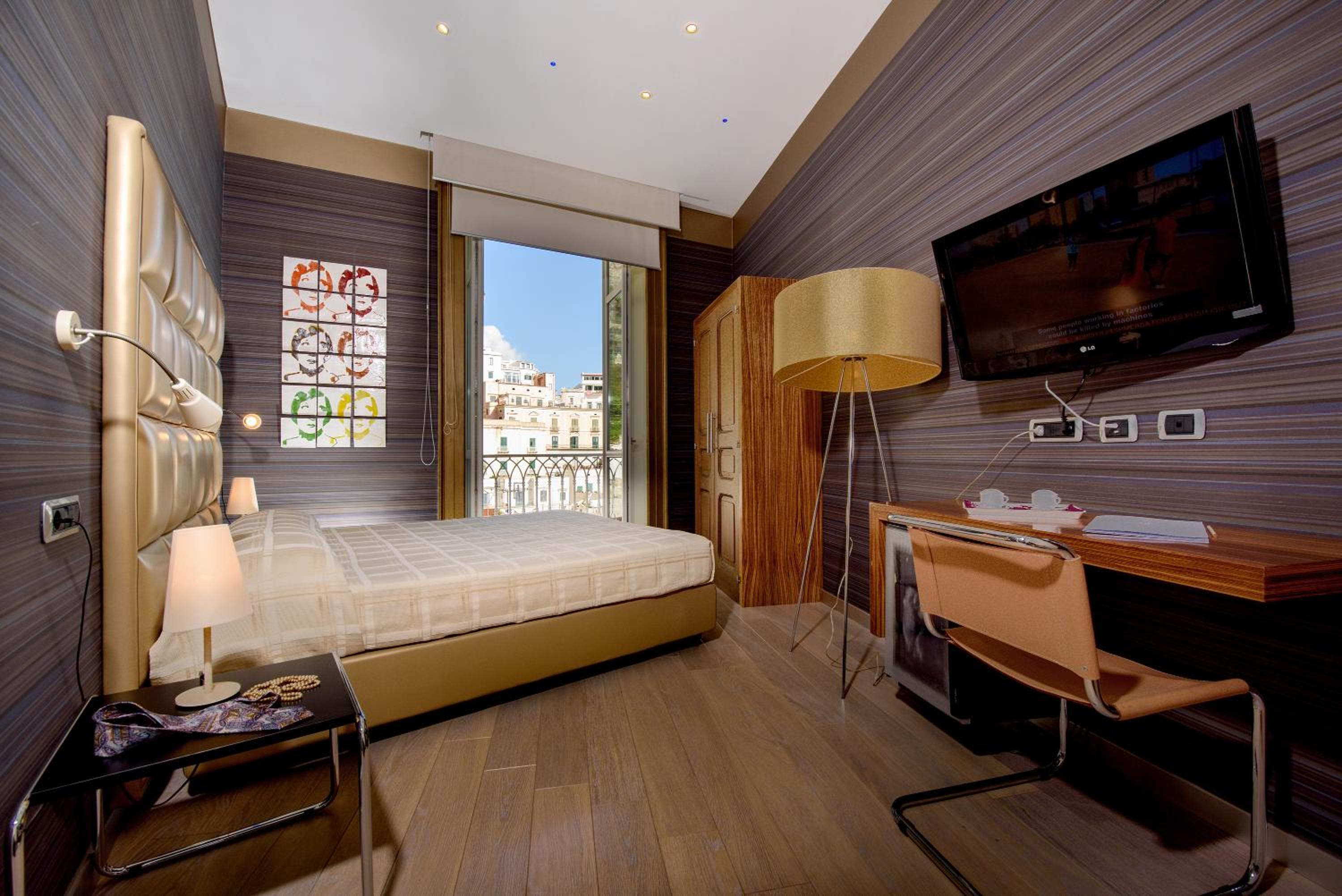 Classic Double Room with Partial Sea View and Spa Bath - Photo 18