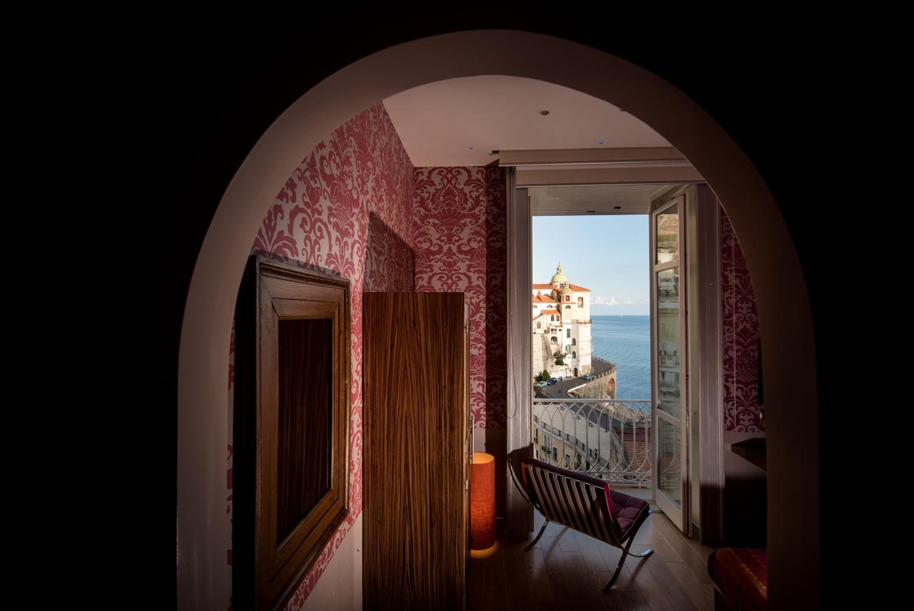 Classic Double Room with Partial Sea View - Photo 2