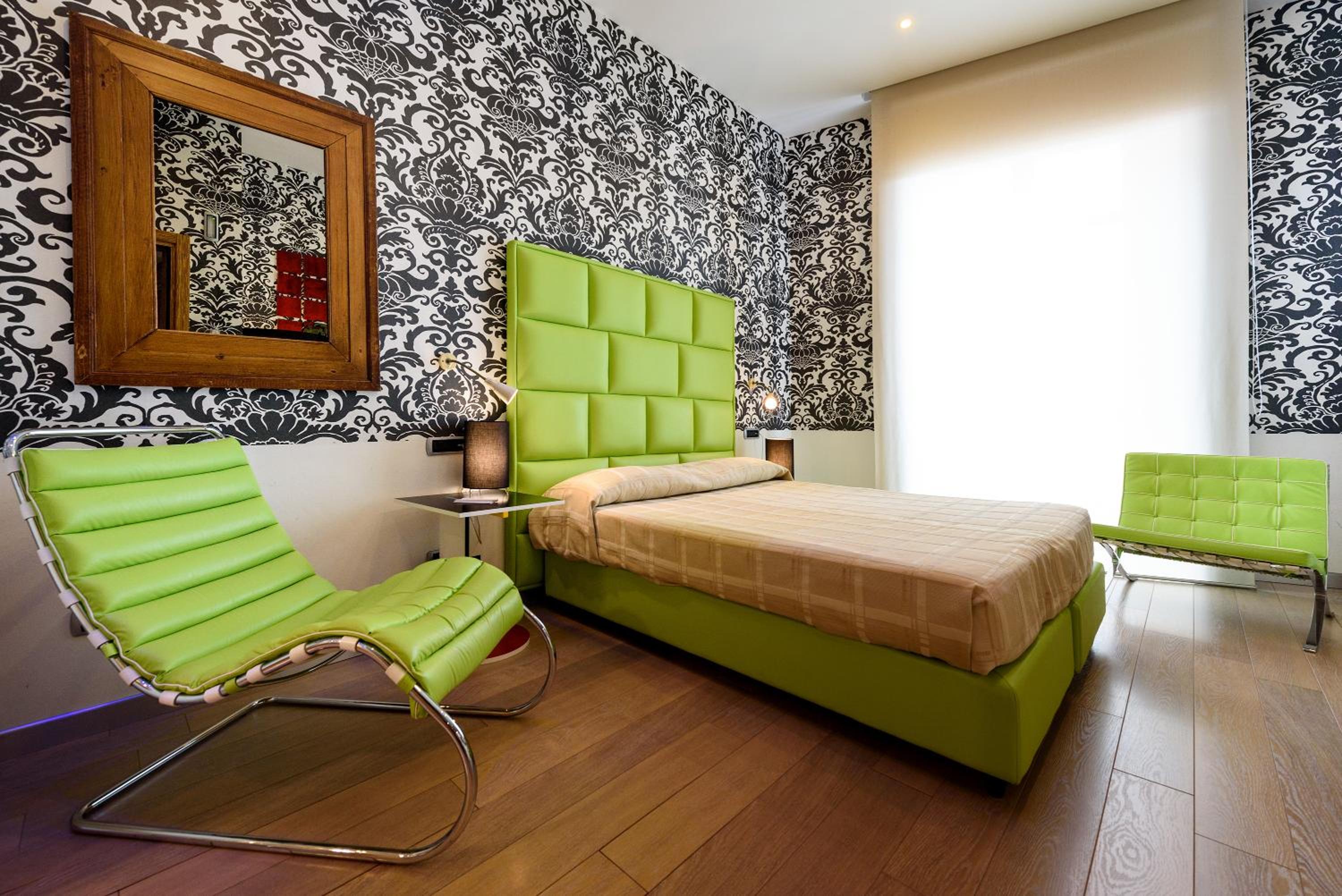 Classic Double Room with Partial Sea View and Spa Bath - Photo 13