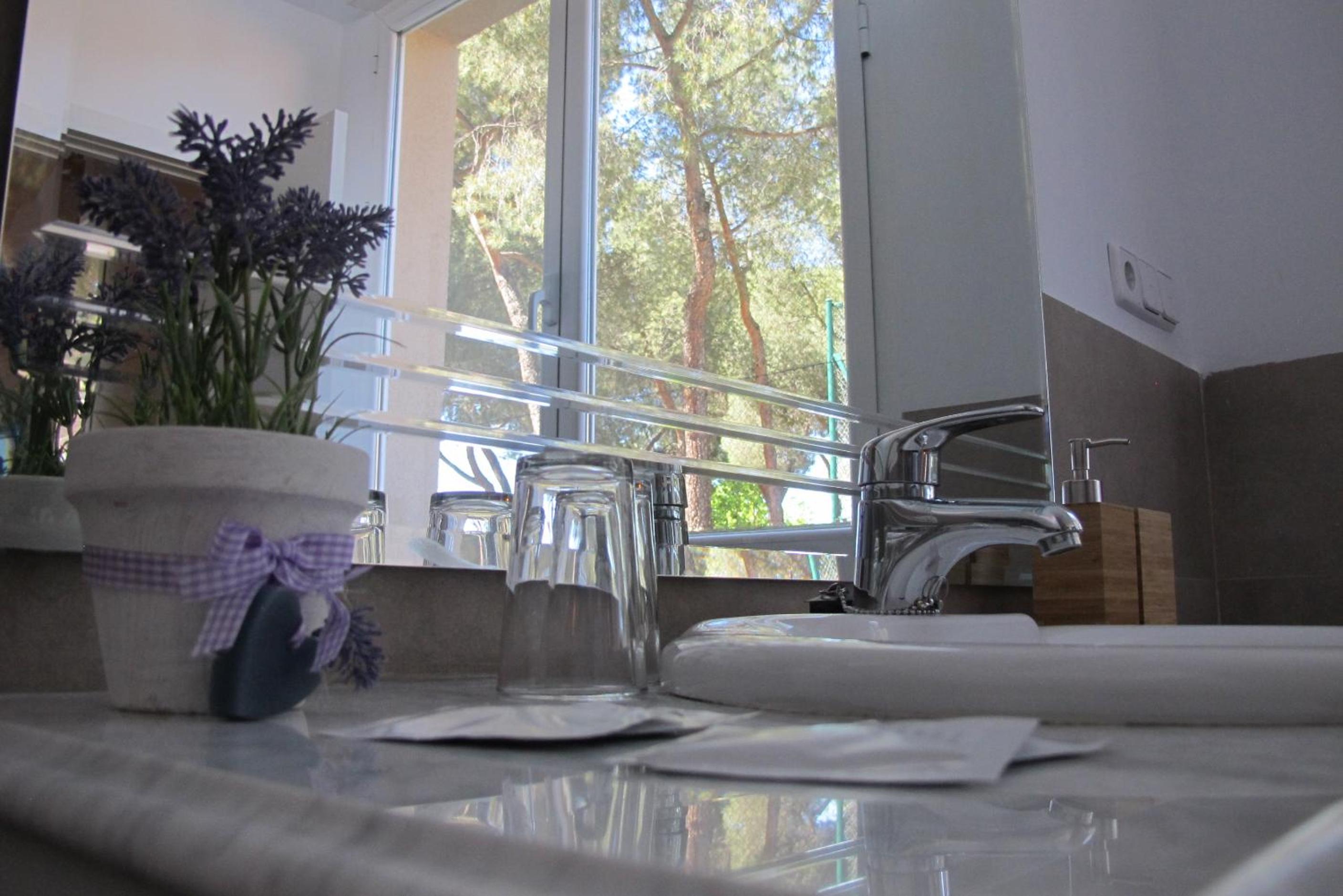 Double Room - Photo 19