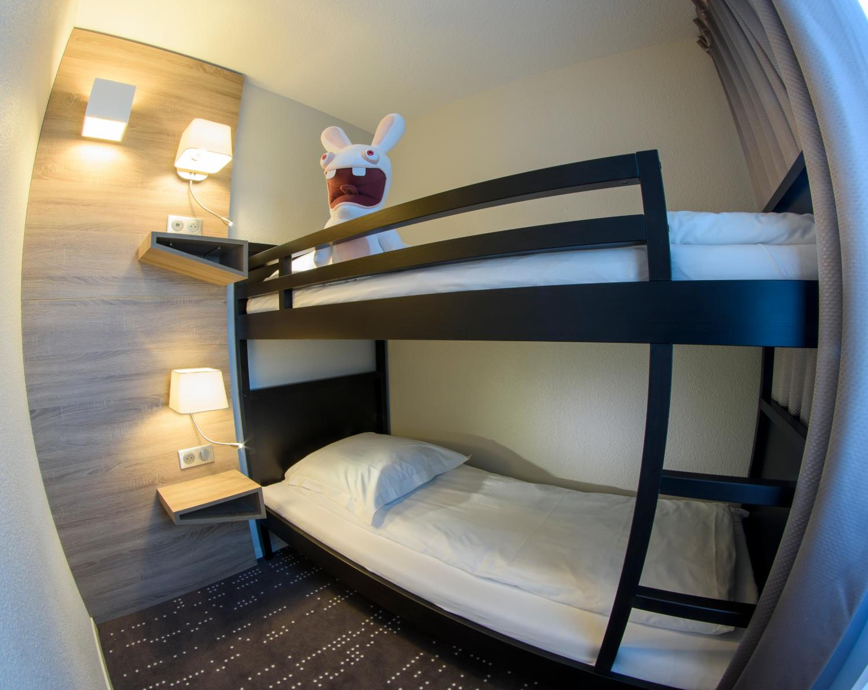 Classic Family Room with Double Bed and Bunk Beds - Photo 4