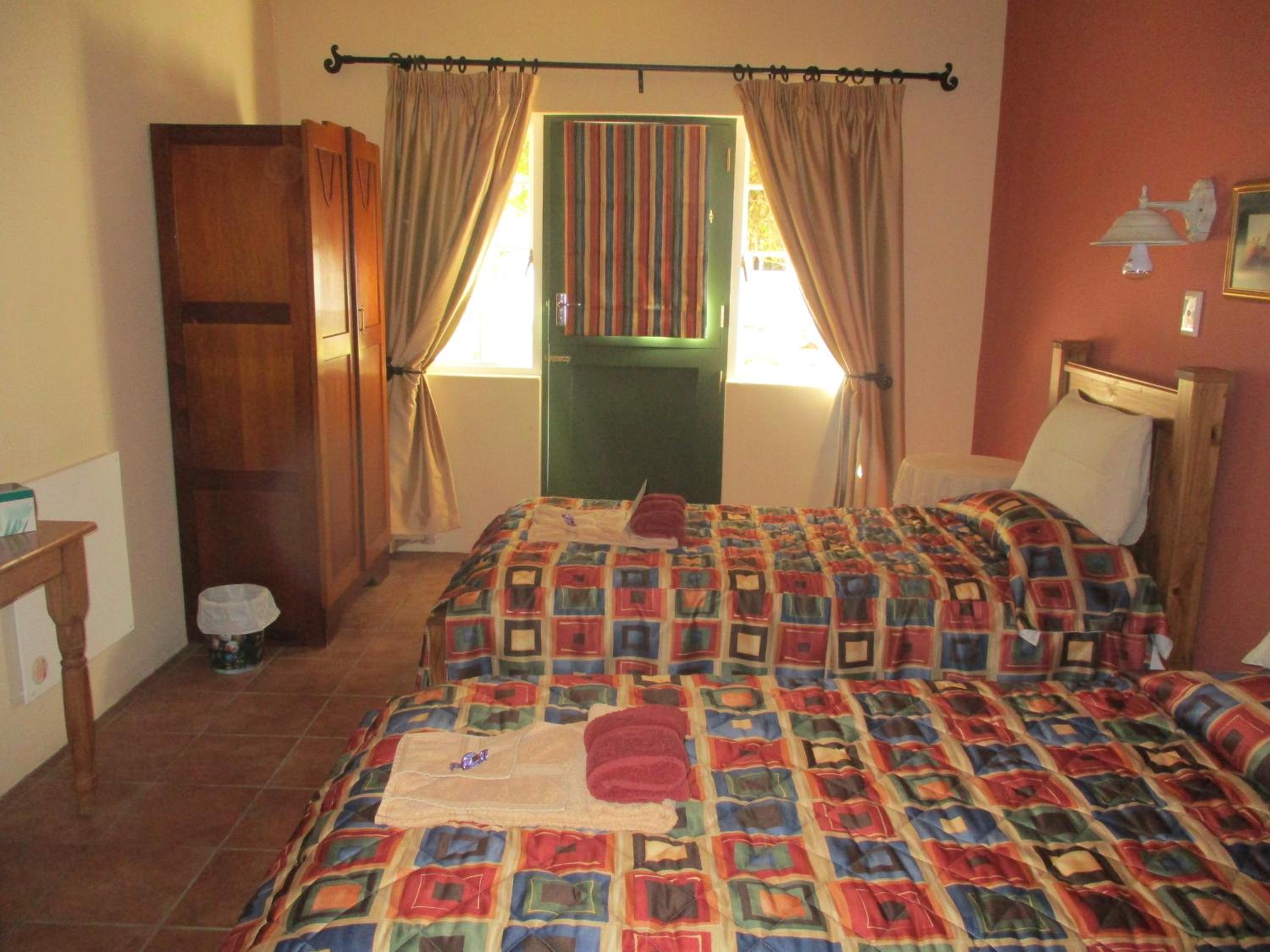 Budget Twin Room - Photo 3