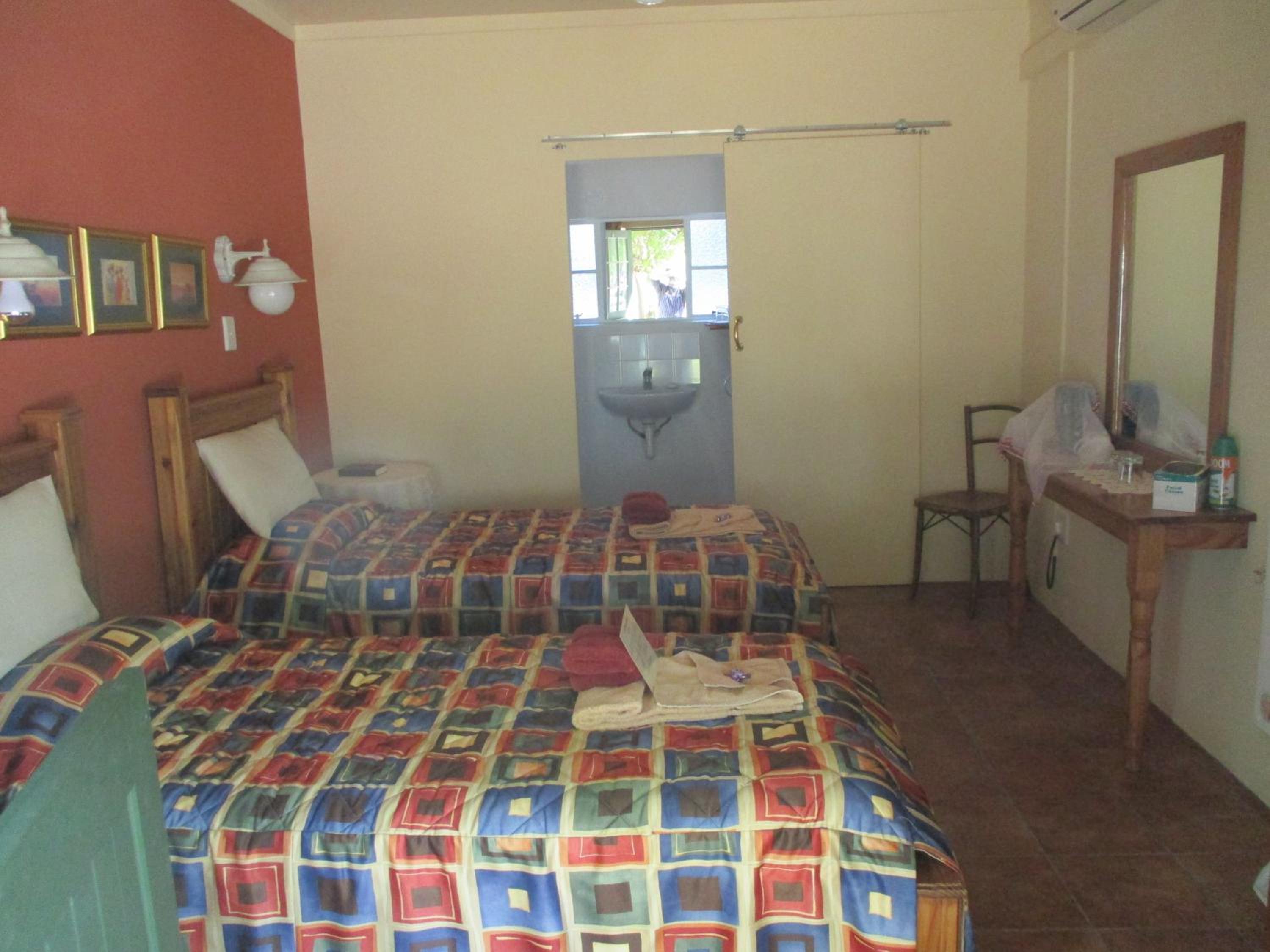 Budget Twin Room - Photo 2