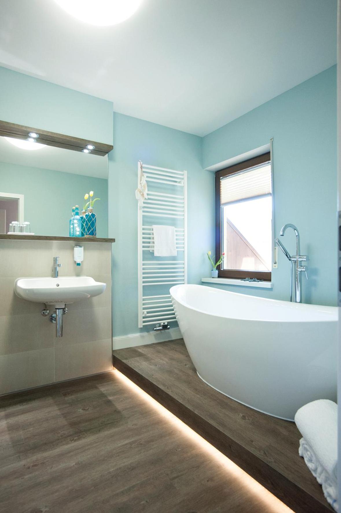 Junior Suite with Balcony - Photo 4