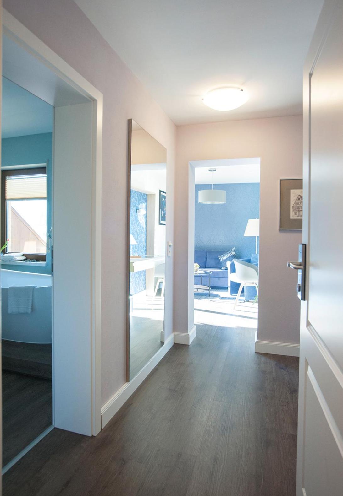 Junior Suite with Balcony - Photo 2