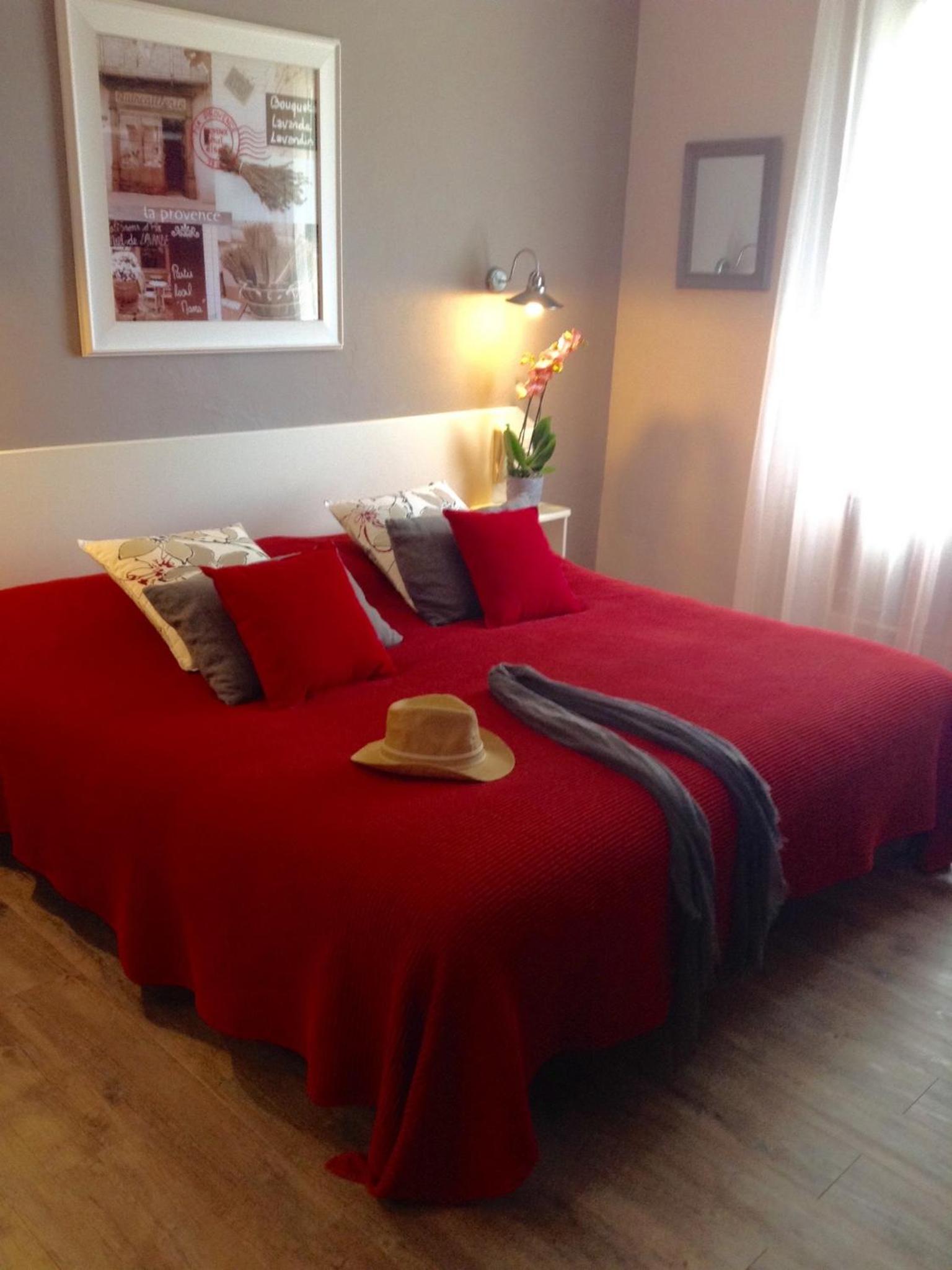 Queen Room photo 2