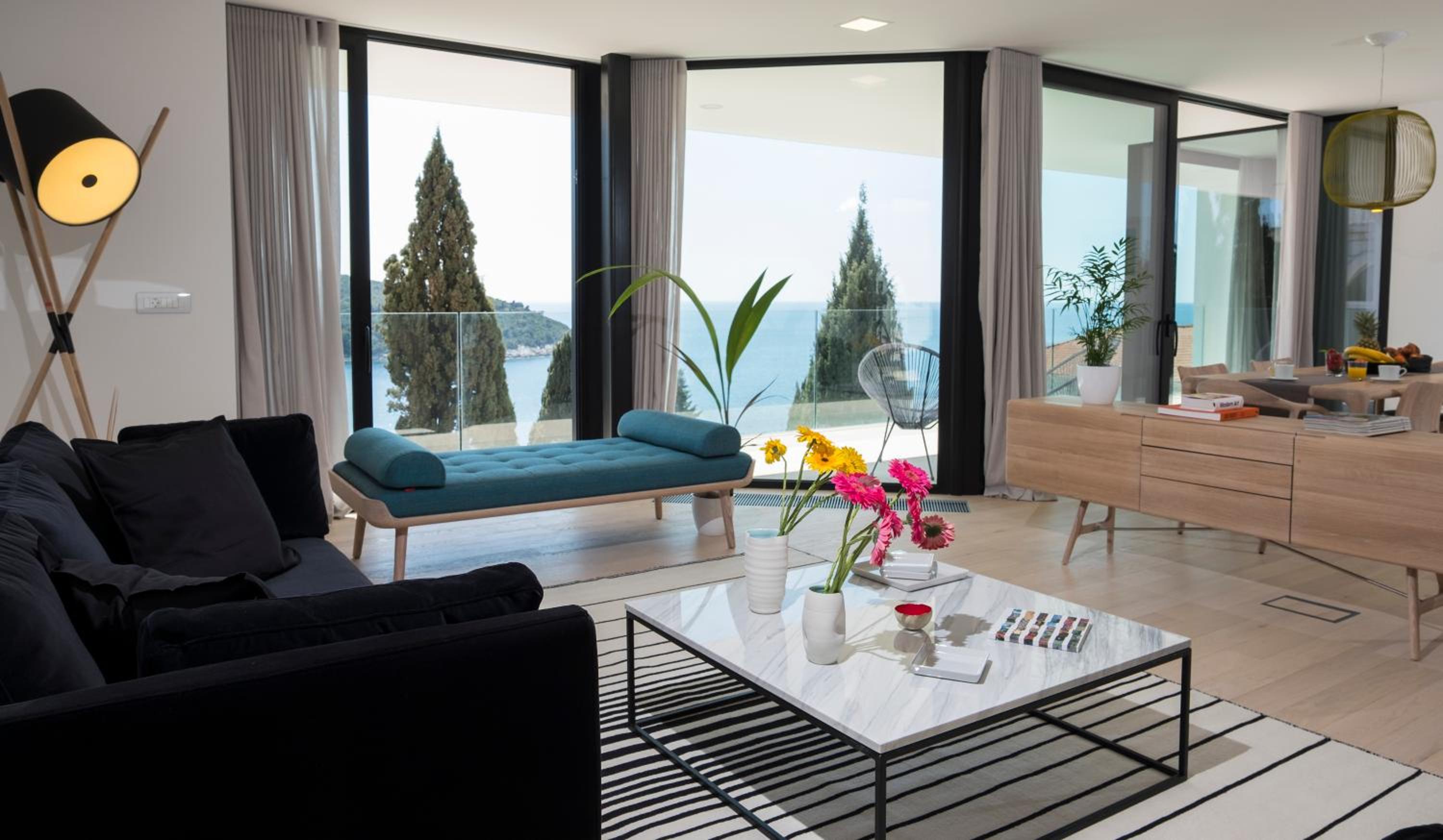 Private Entrance - Three-Bedroom Apartment with Balcony and Sea View