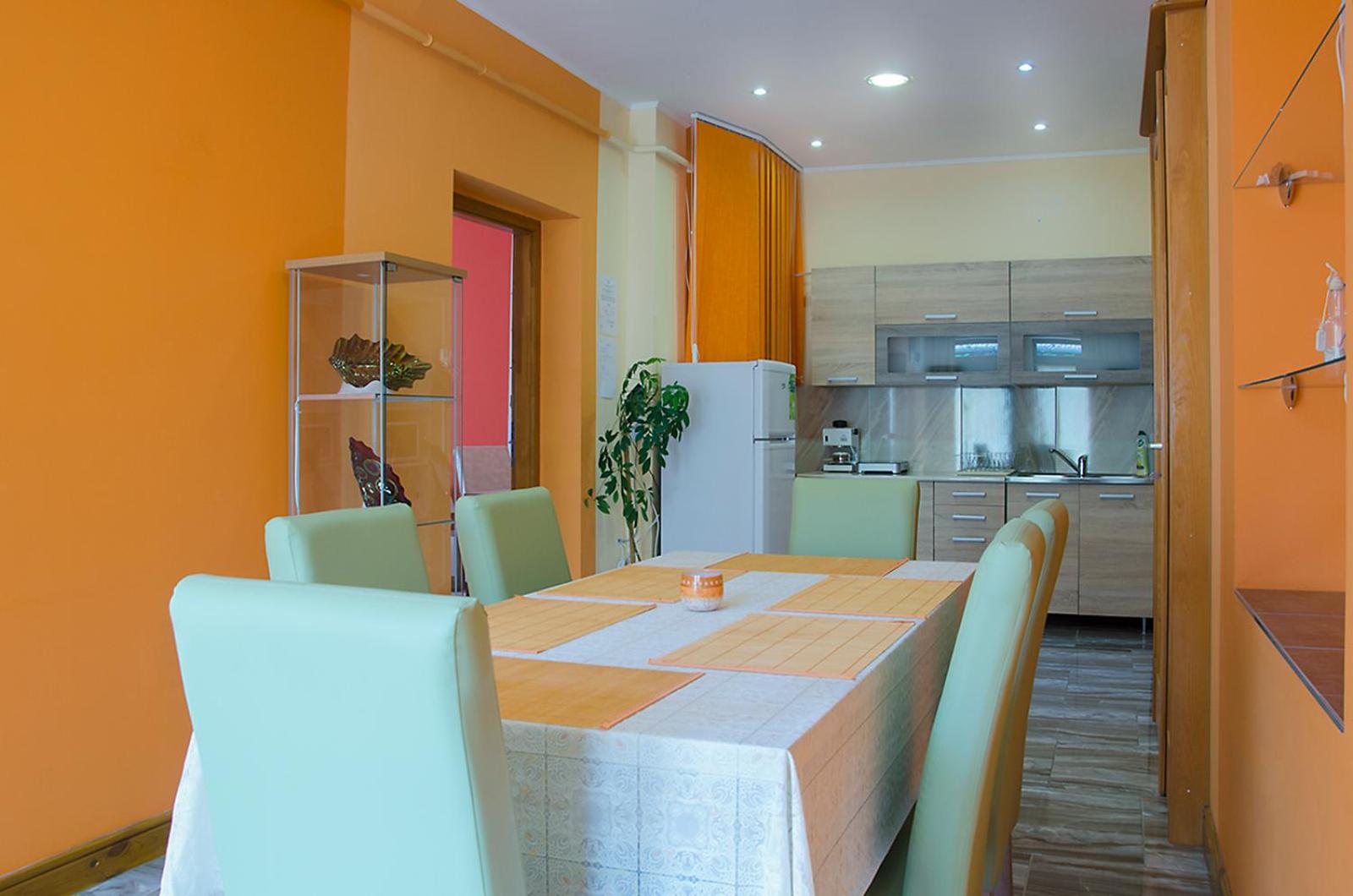 Two-Bedroom Ground Floor Apartment with Street View - Photo 6