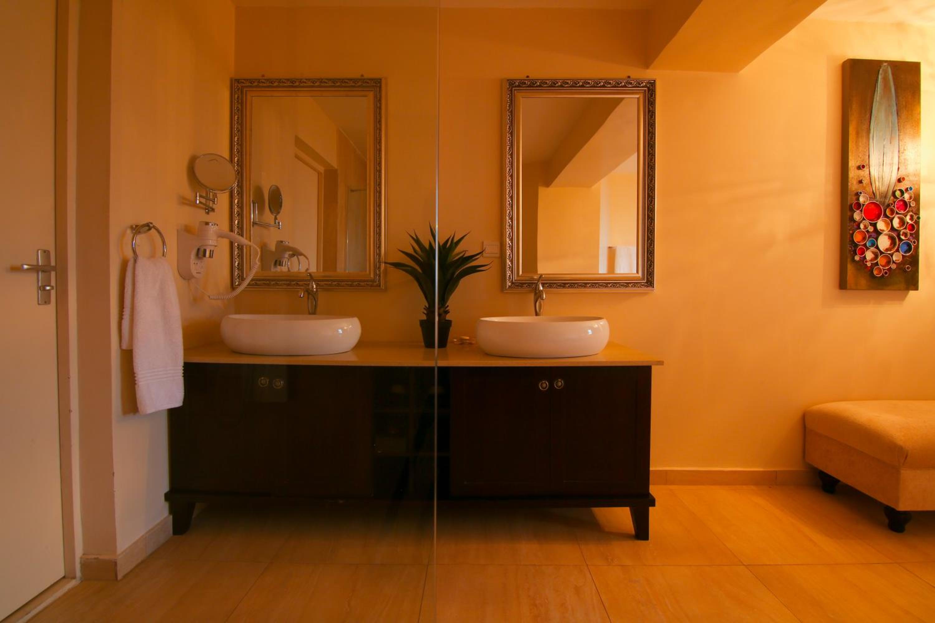 King Suite - Photo 5