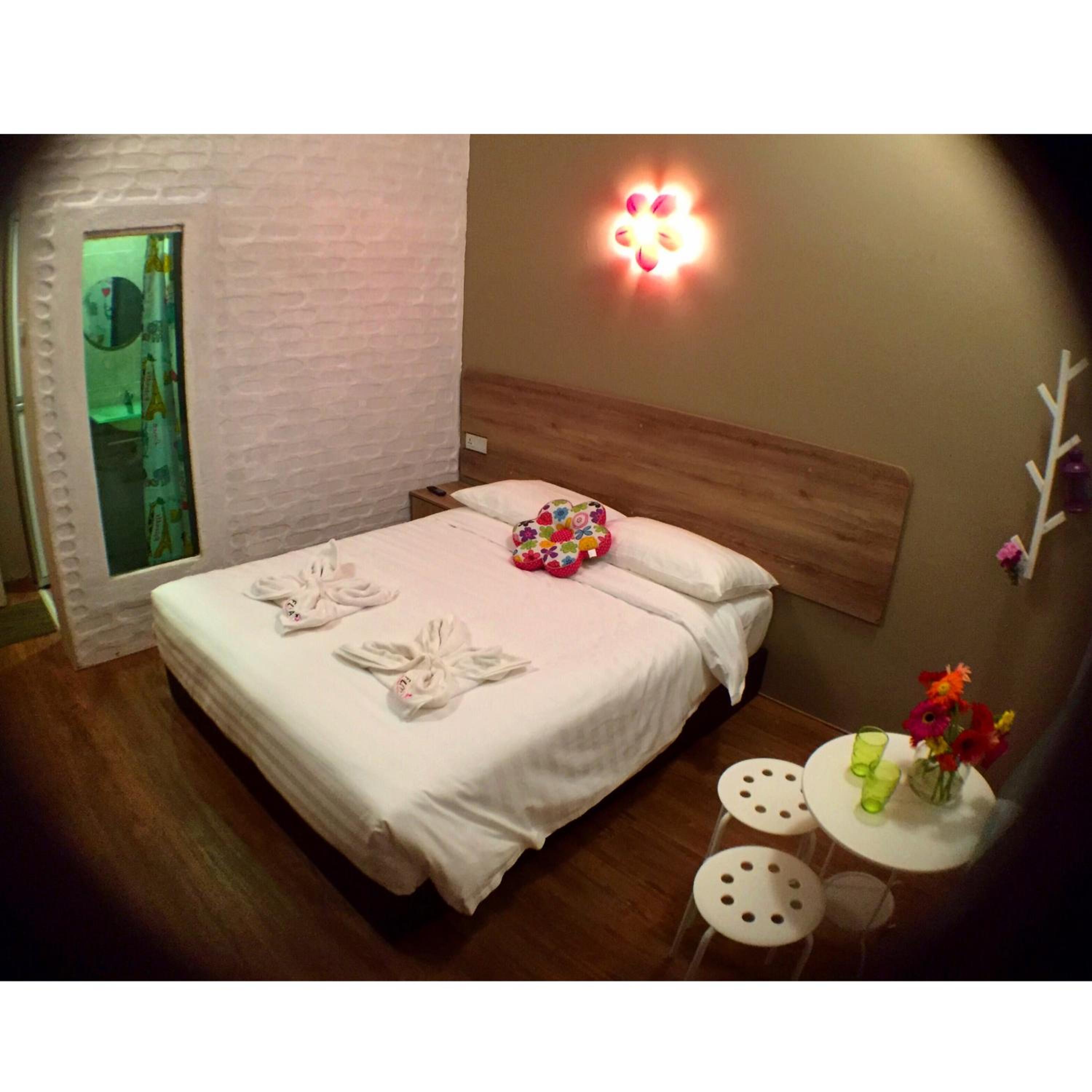 Deluxe Queen Room - Photo 14