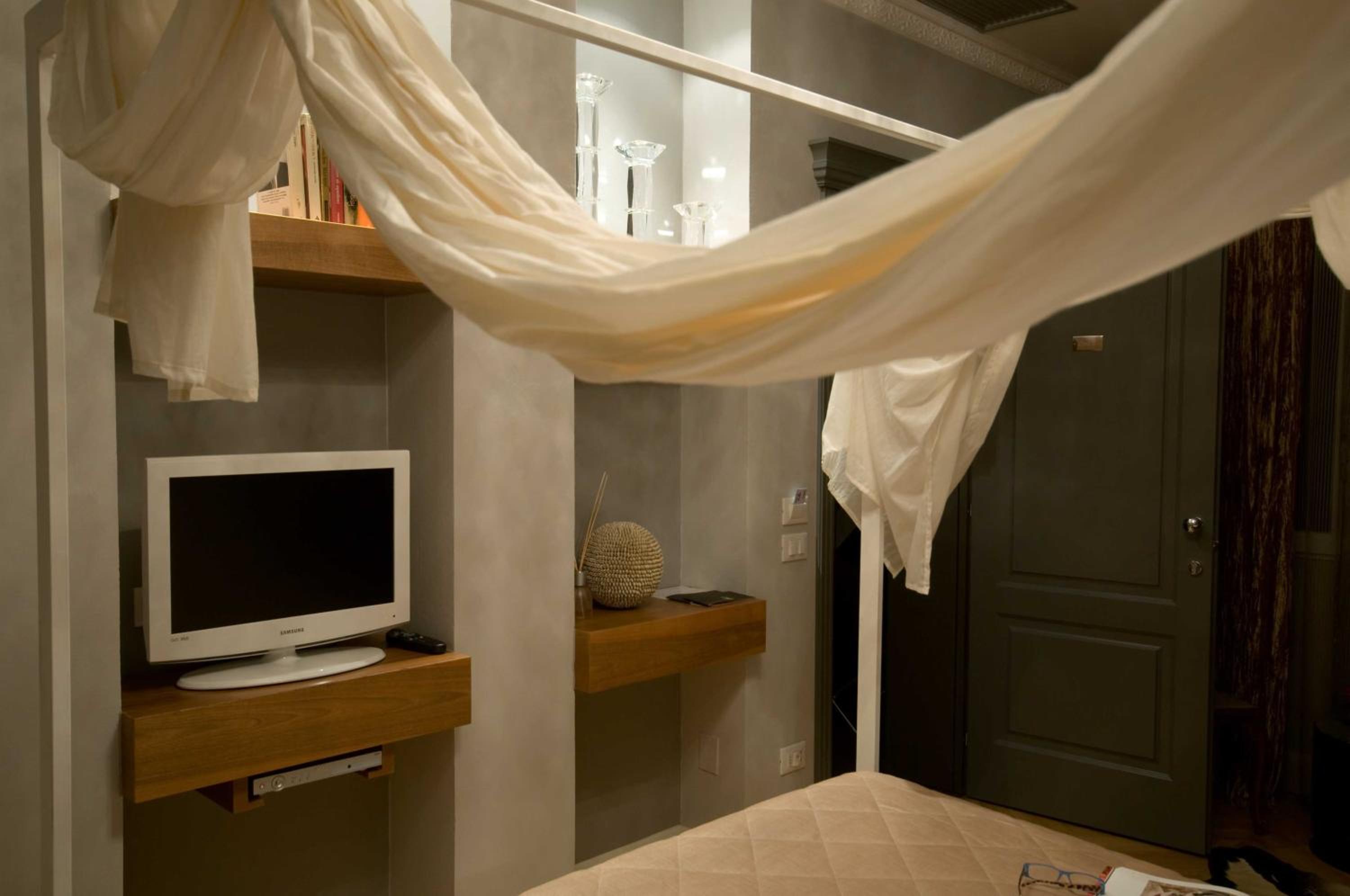 Deluxe Double Room - Photo 8